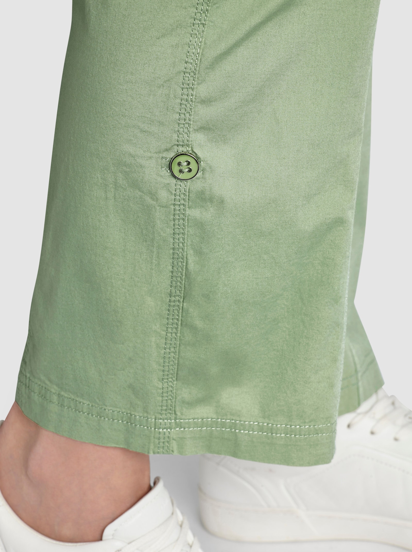 Baumwollhose mit krempelbaren Beinen - eucalyptus