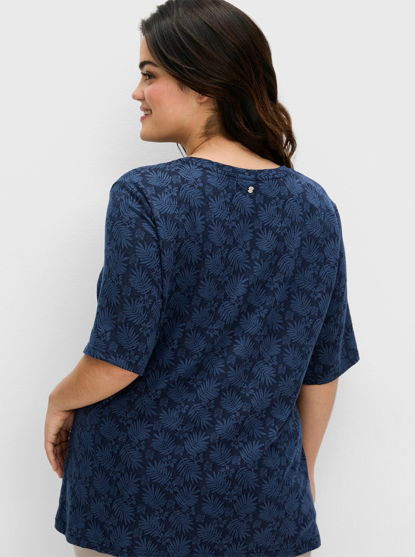 sheego Rundhalsshirt mit tonigem Jacquardmuster - tiefblau