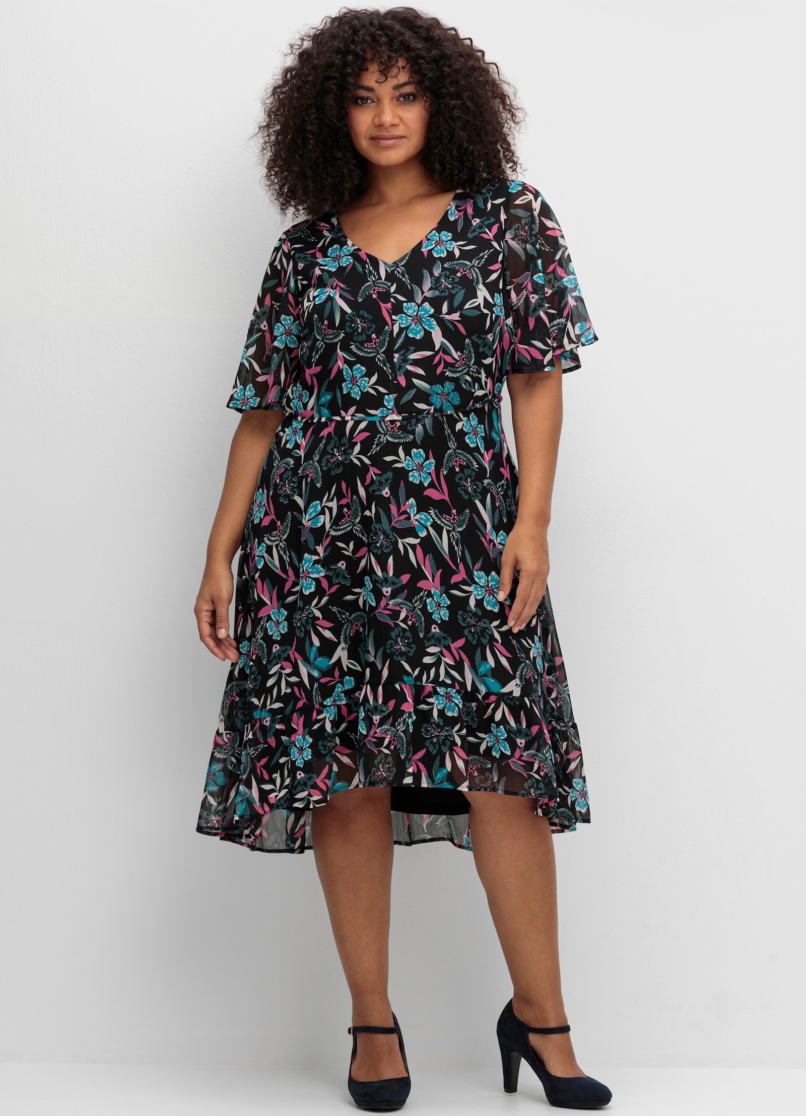 sheego by Joe Browns Chiffonkleid mit Blumendruck und Flügelärmeln - schwarz-gemustert