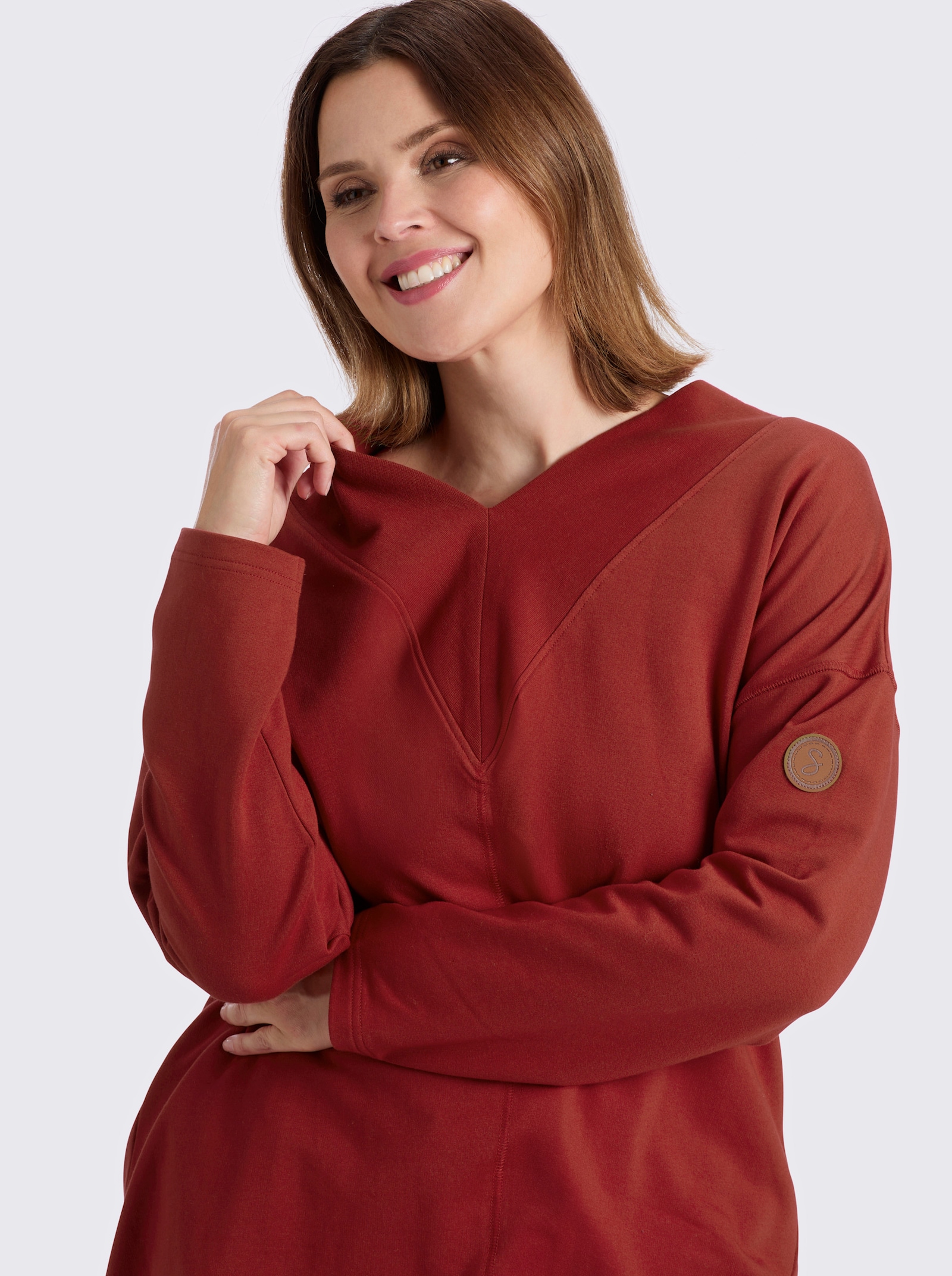 sheego Sweatshirt im schmeichelnden Vokuhila-Schnitt - kirsche