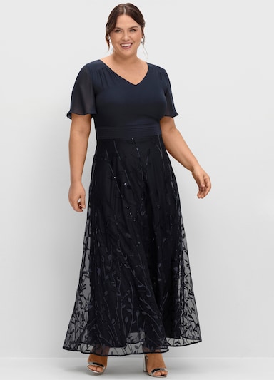 sheego Abendkleid mit Stickerei und Pailletten am Rock - tiefblau