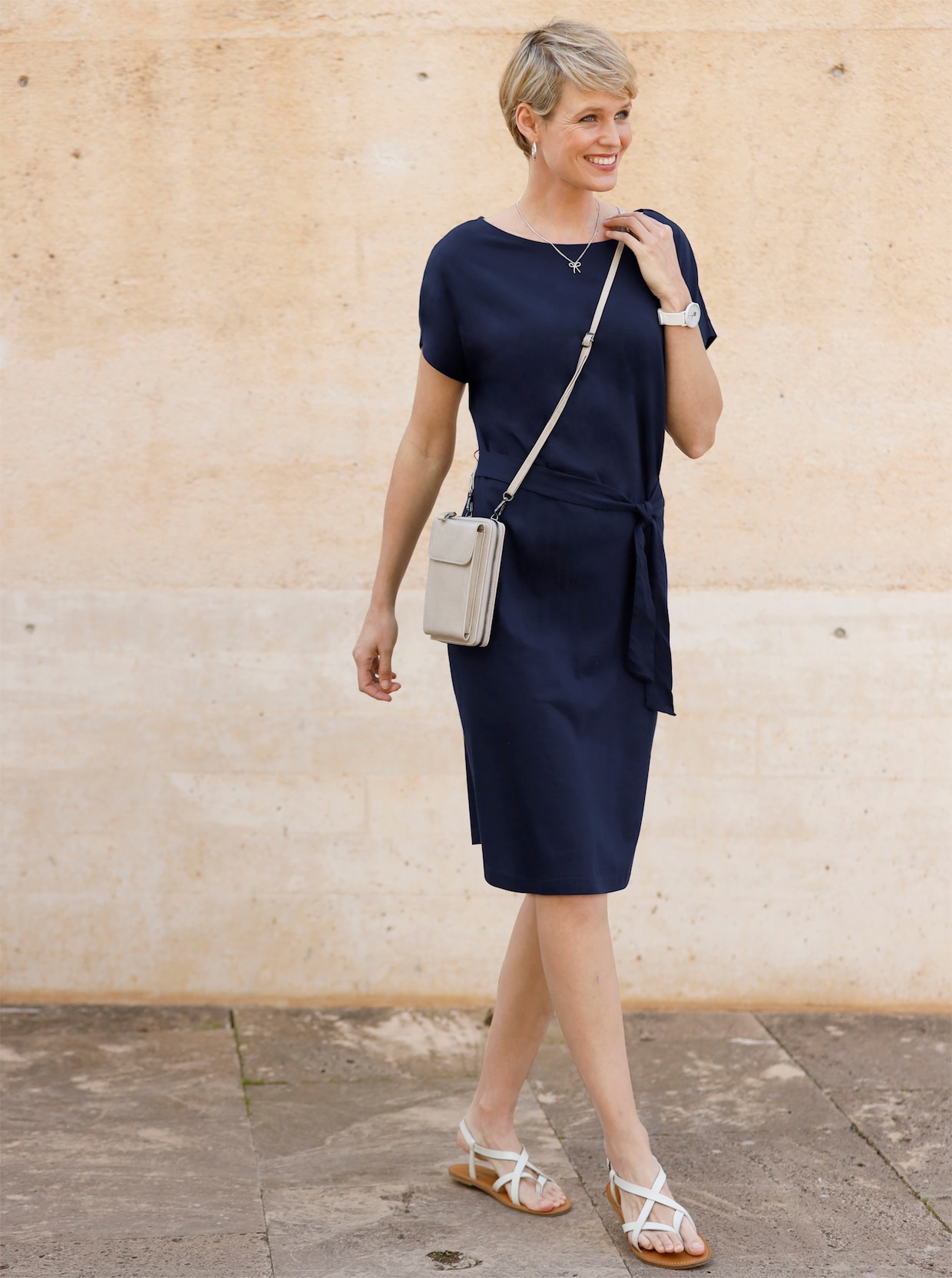 Jerseykleid mit Bindegürtel - marine