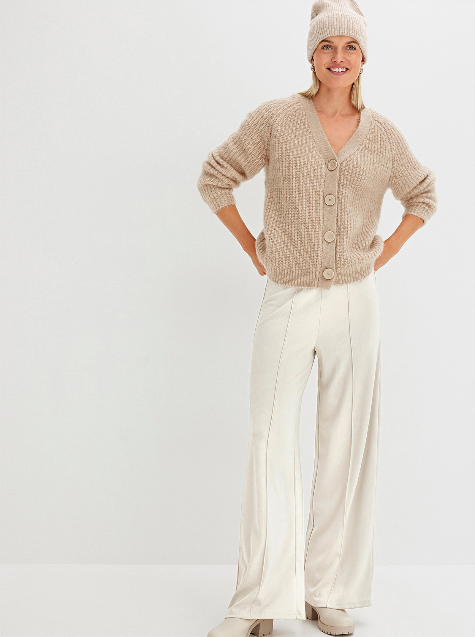 Strickjacke in schimmernder Qualität - sand