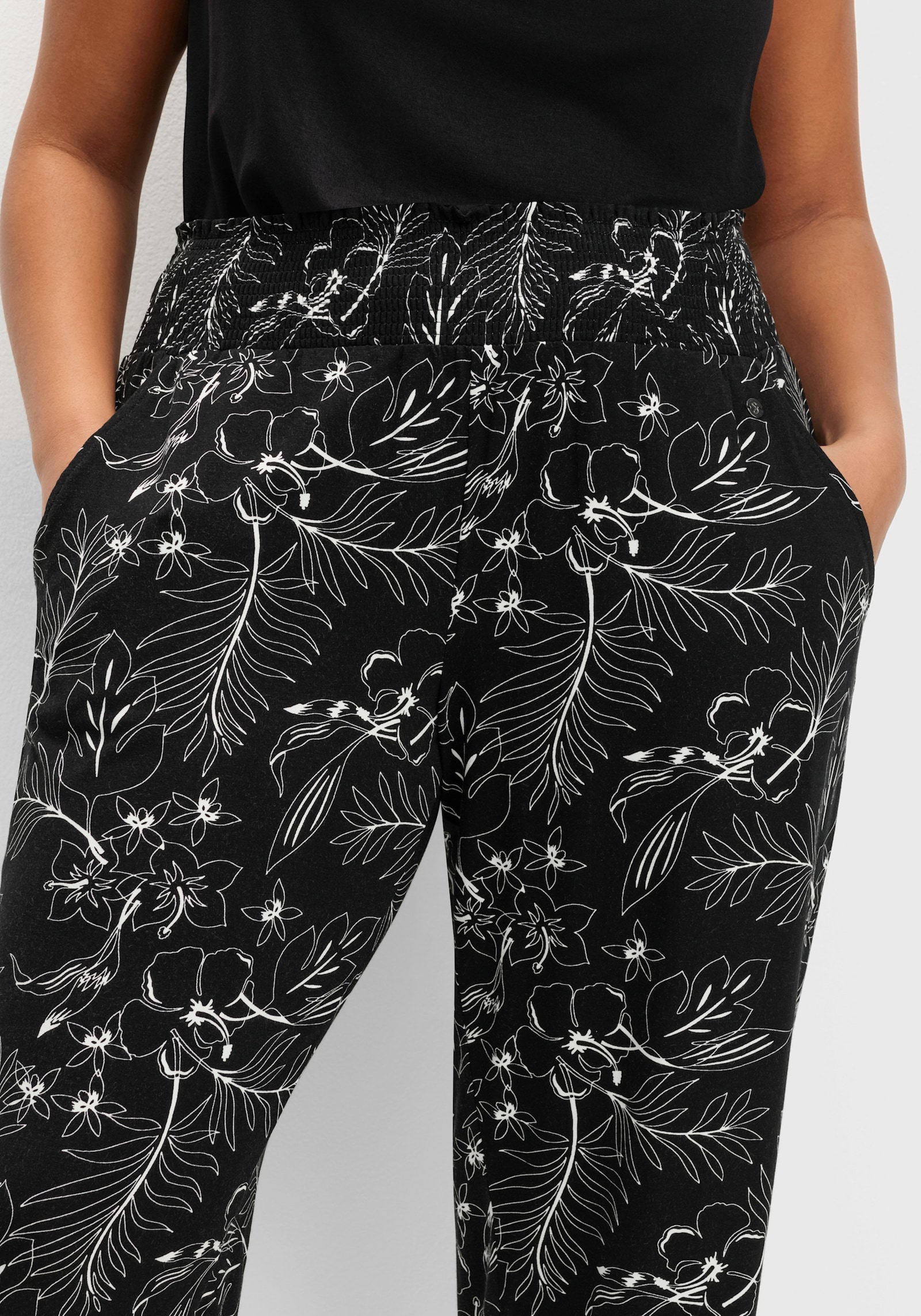 sheego Schlupfhose mit breitem Smokbund, weite Form - schwarz-gemustert