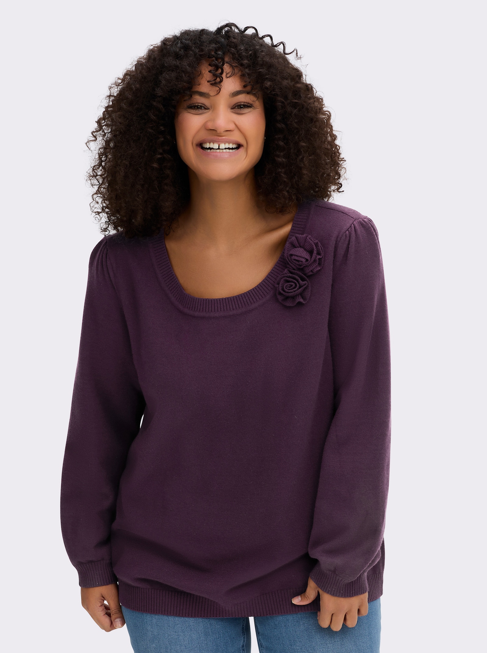 sheego Pullover mit Blüten-Applikation - aubergine