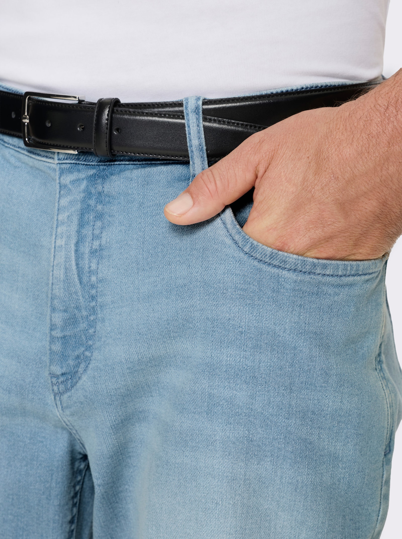 Jeans mit effektvoller Waschung - blue-bleached