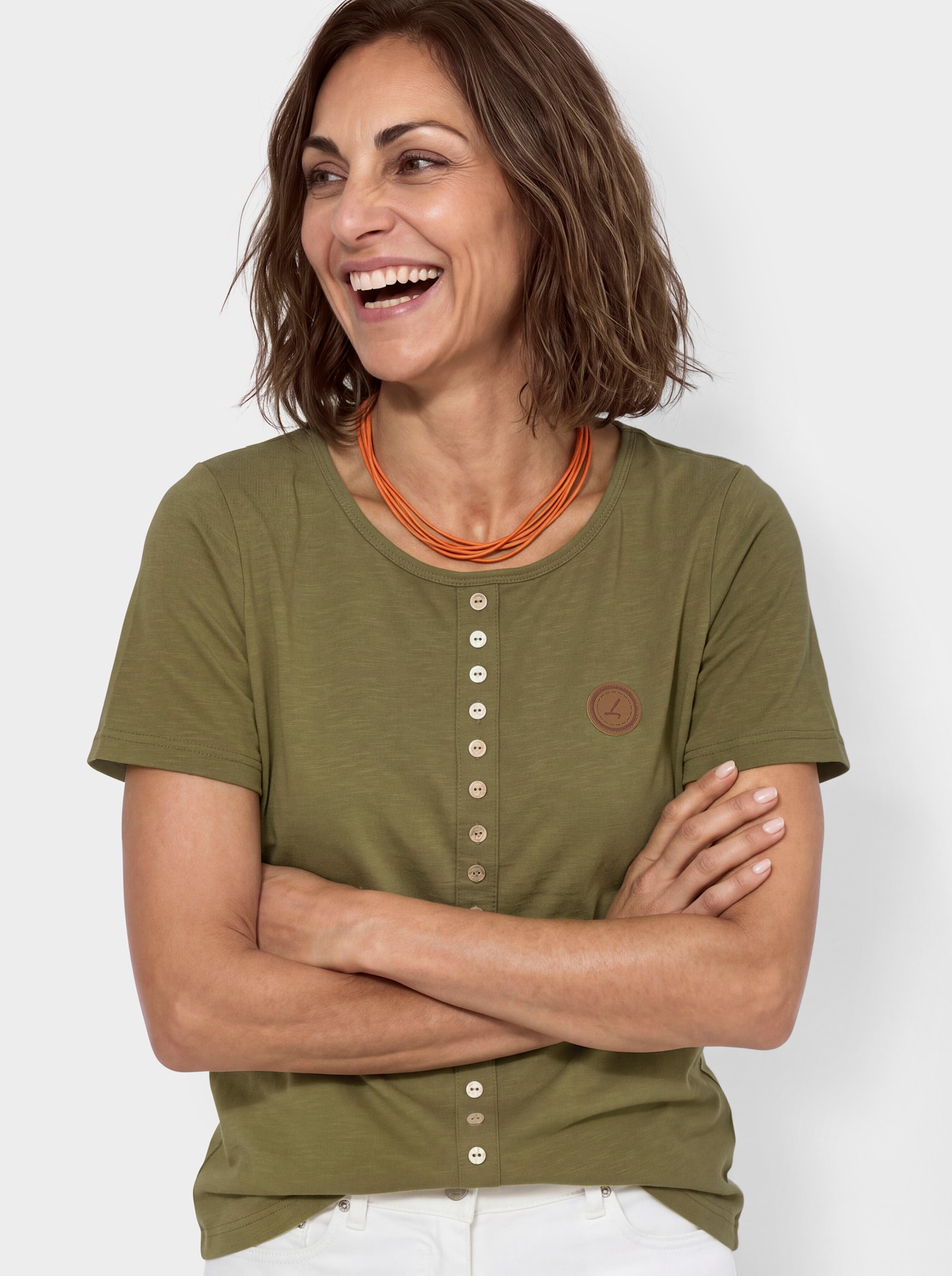 Kurzarmshirt mit Knöpfen in Perlmutt-Optik - oliv