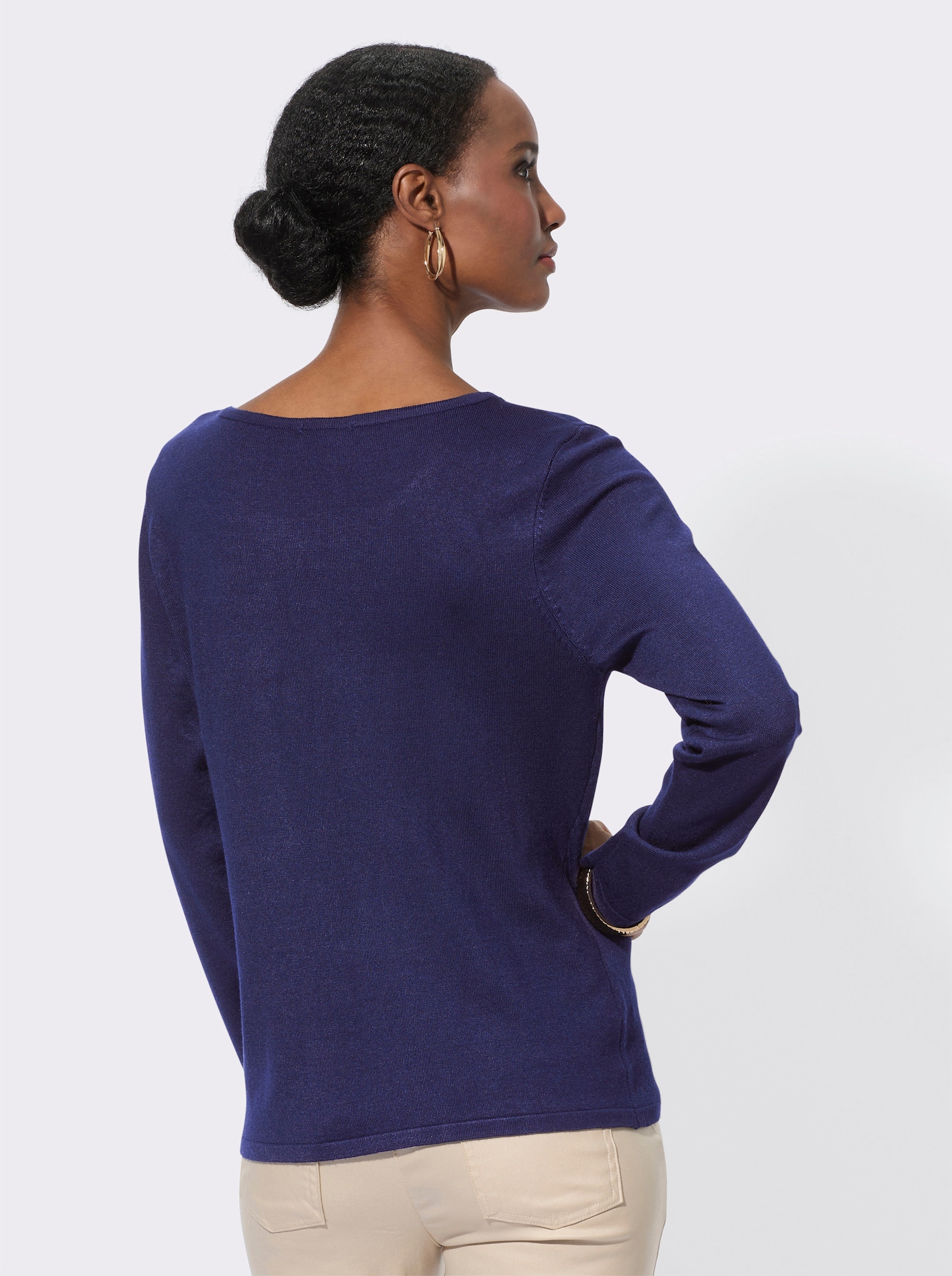 Langarm-Pullover mit Zier-Kettchen am Ausschnitt - marine