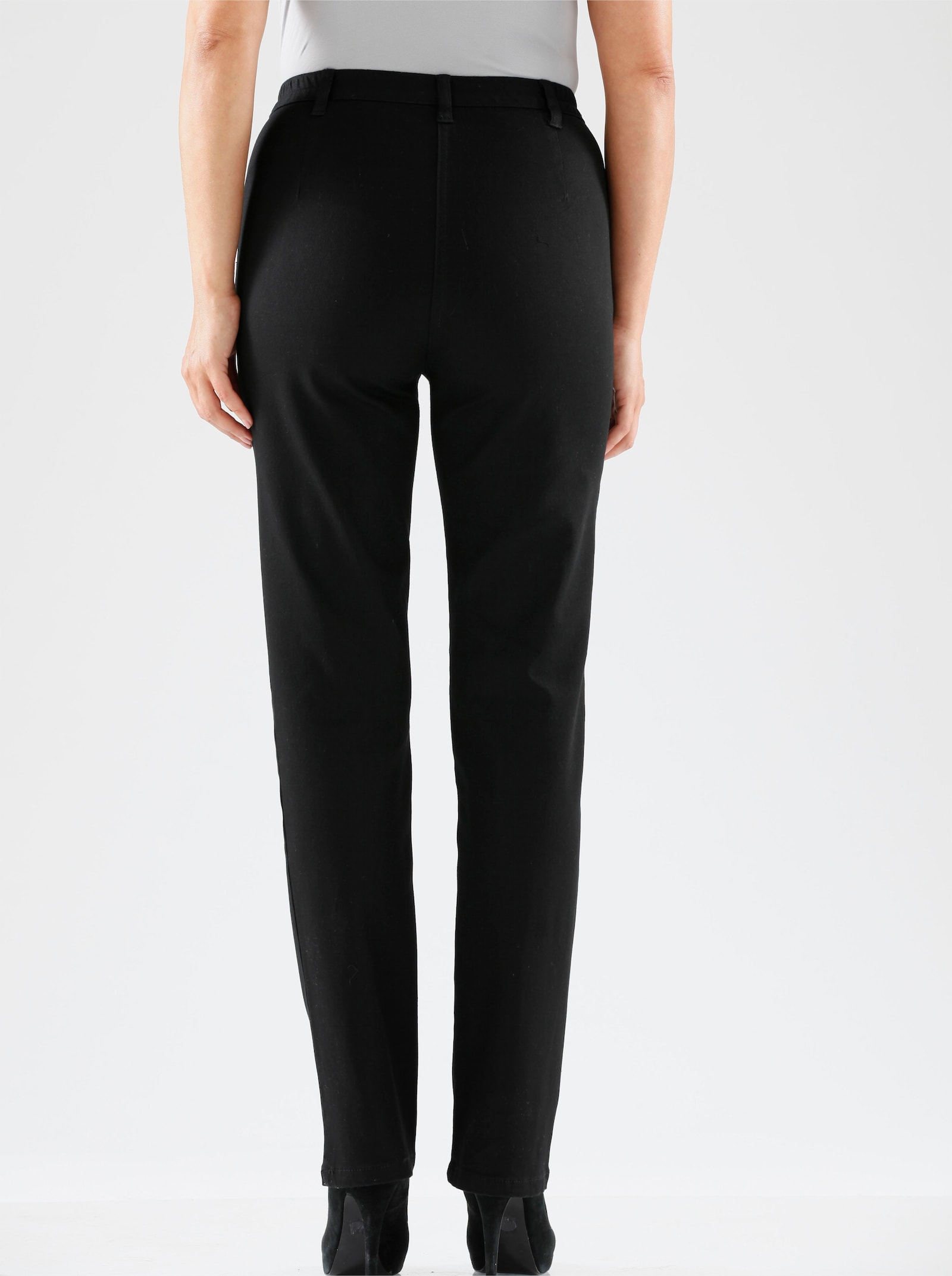 Jeans mit abgerundeten Taschen - schwarz