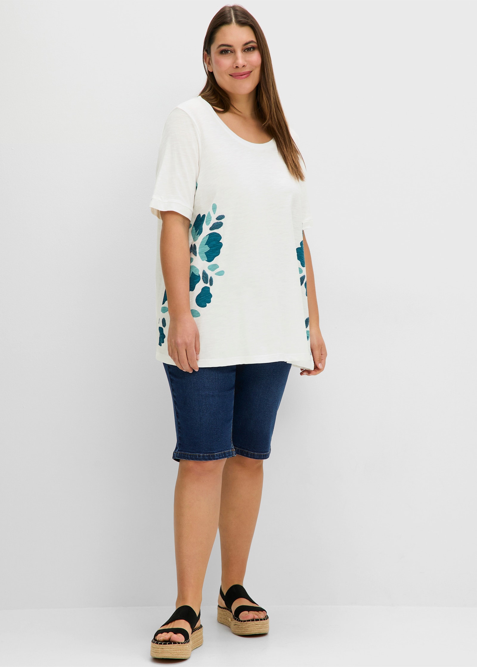 sheego Shirt met bloemenprint en borduursel - ecru geprint