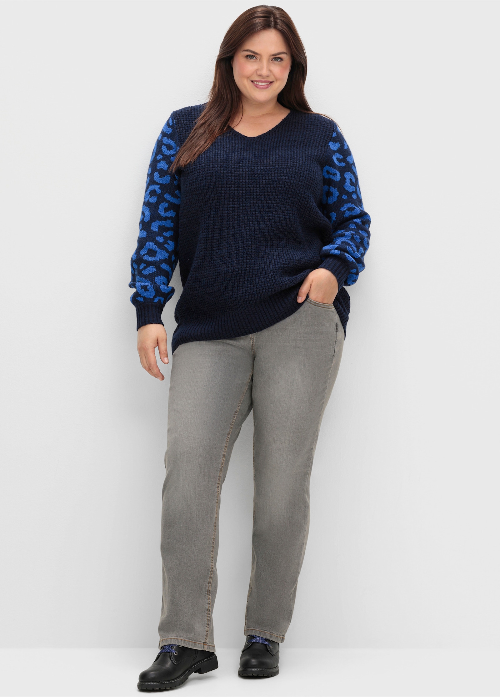 sheego V-Ausschnitt-Pullover Ballonärmel mit Leo-Muster - tiefblau-gemustert