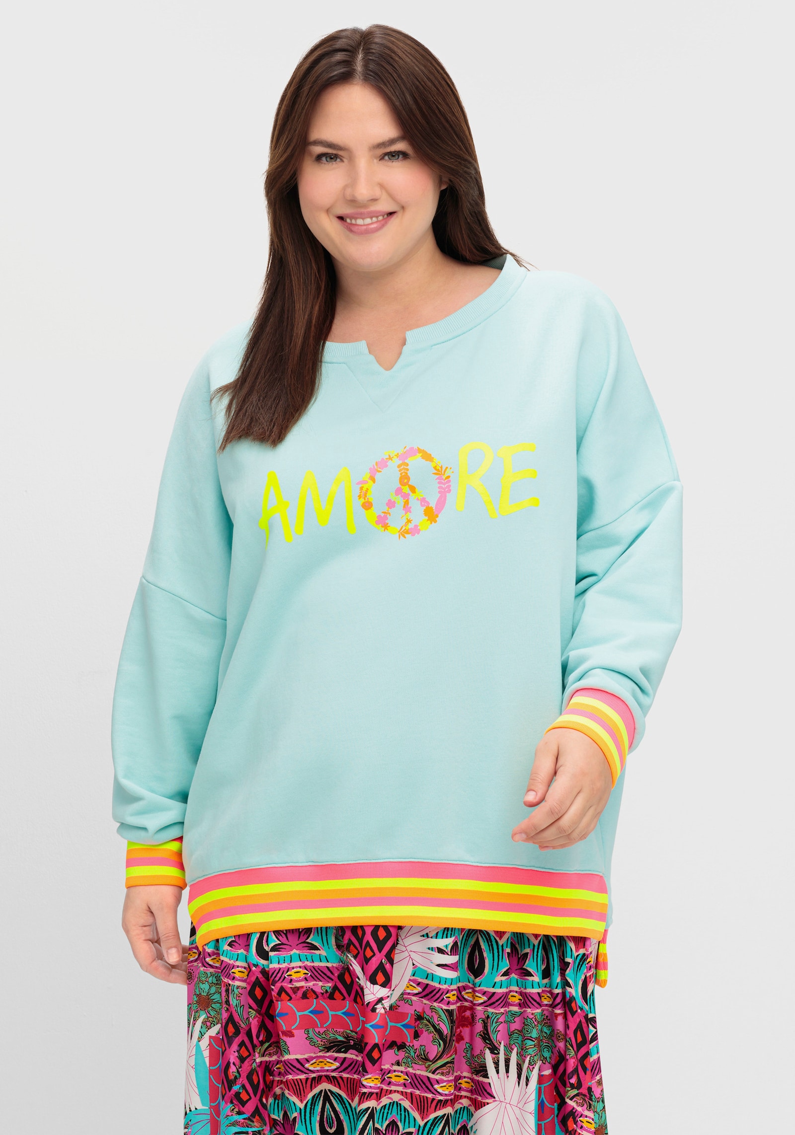 sheego loves miss goodlife Sweatshirt mit Statementprint und Ringelbündchen - hellblau-bedruckt