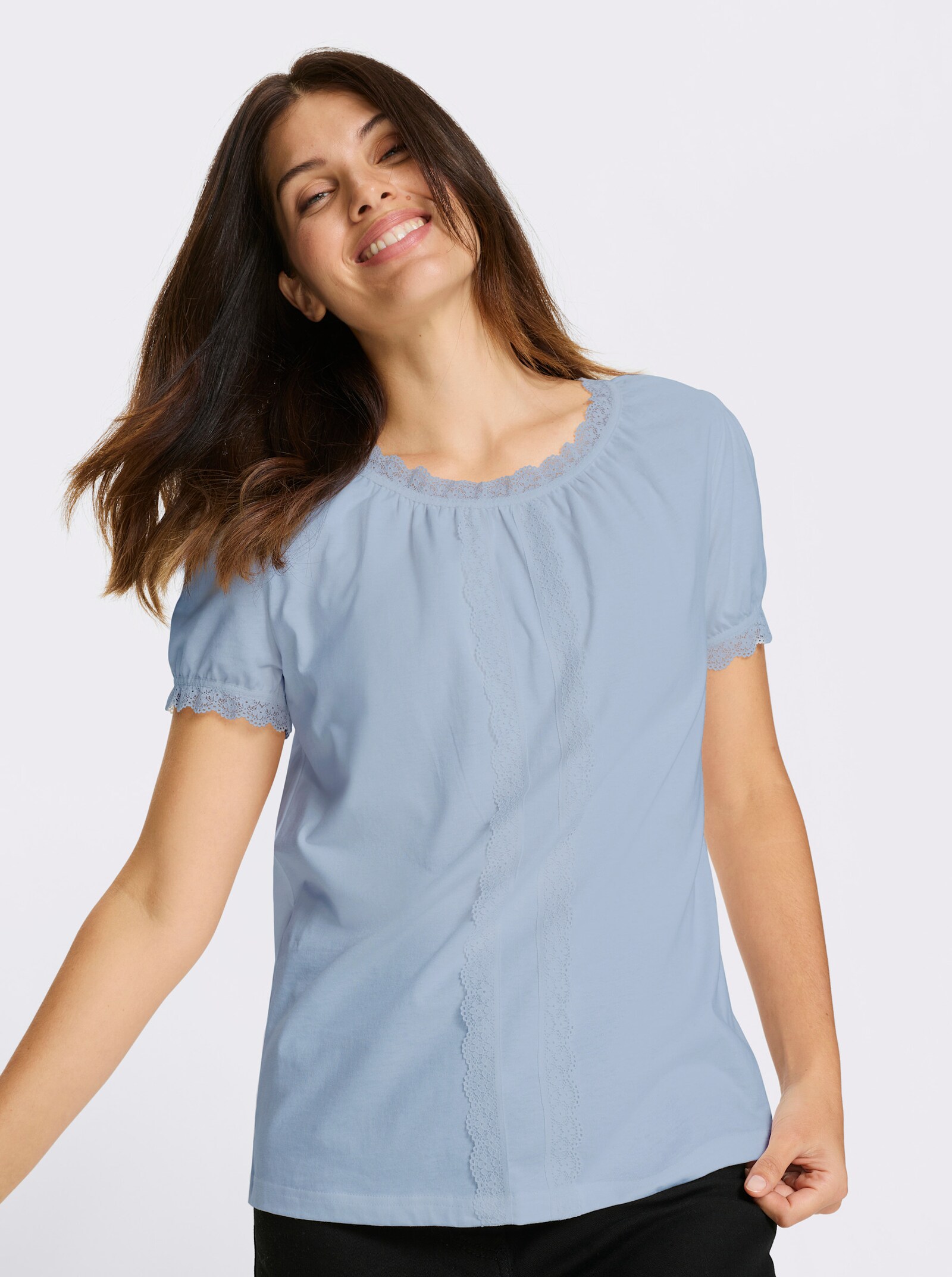 Folkloreshirt met kantversiering - ijsblauw