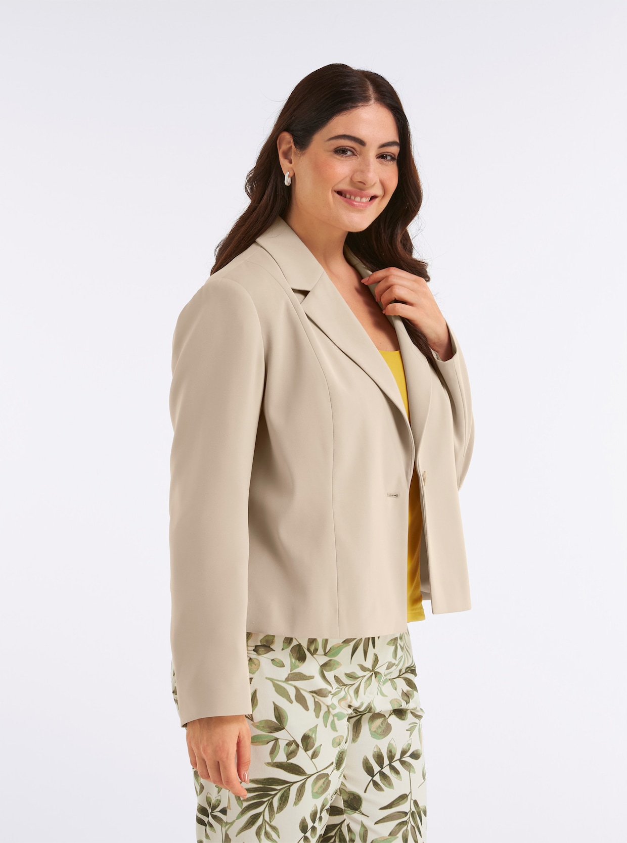 sheego Kurzblazer mit Knopfverschluss - beige