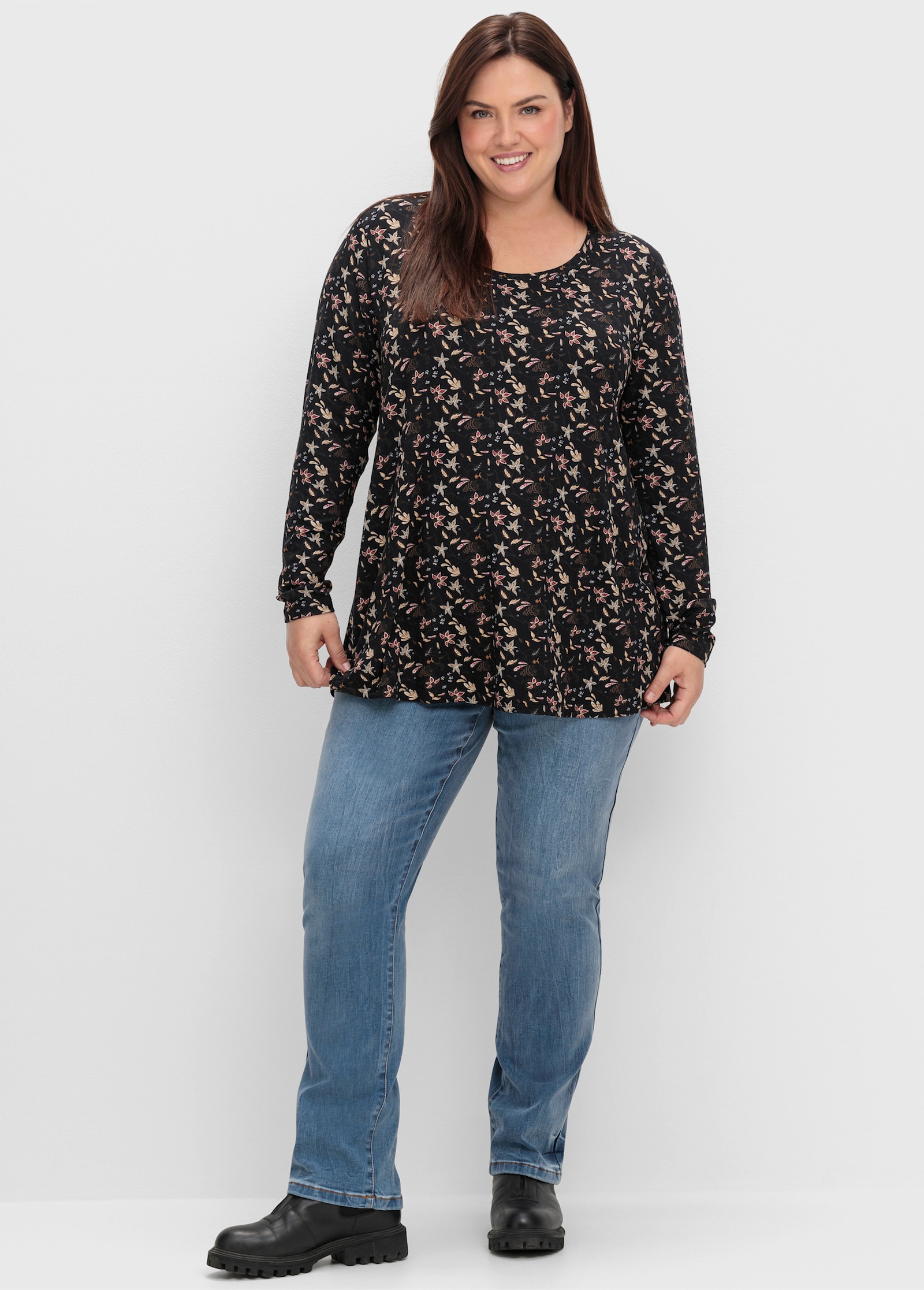 sheego T-shirt à manches longues évasé, à fleurs - noir à motifs