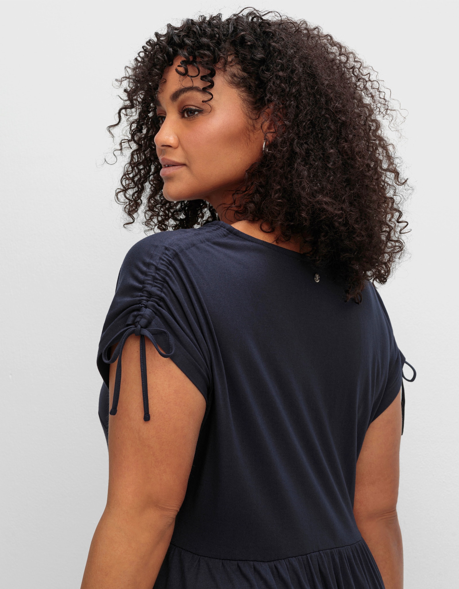 sheego Jerseykleid mit Tunnelzug am Ärmel - tiefblau