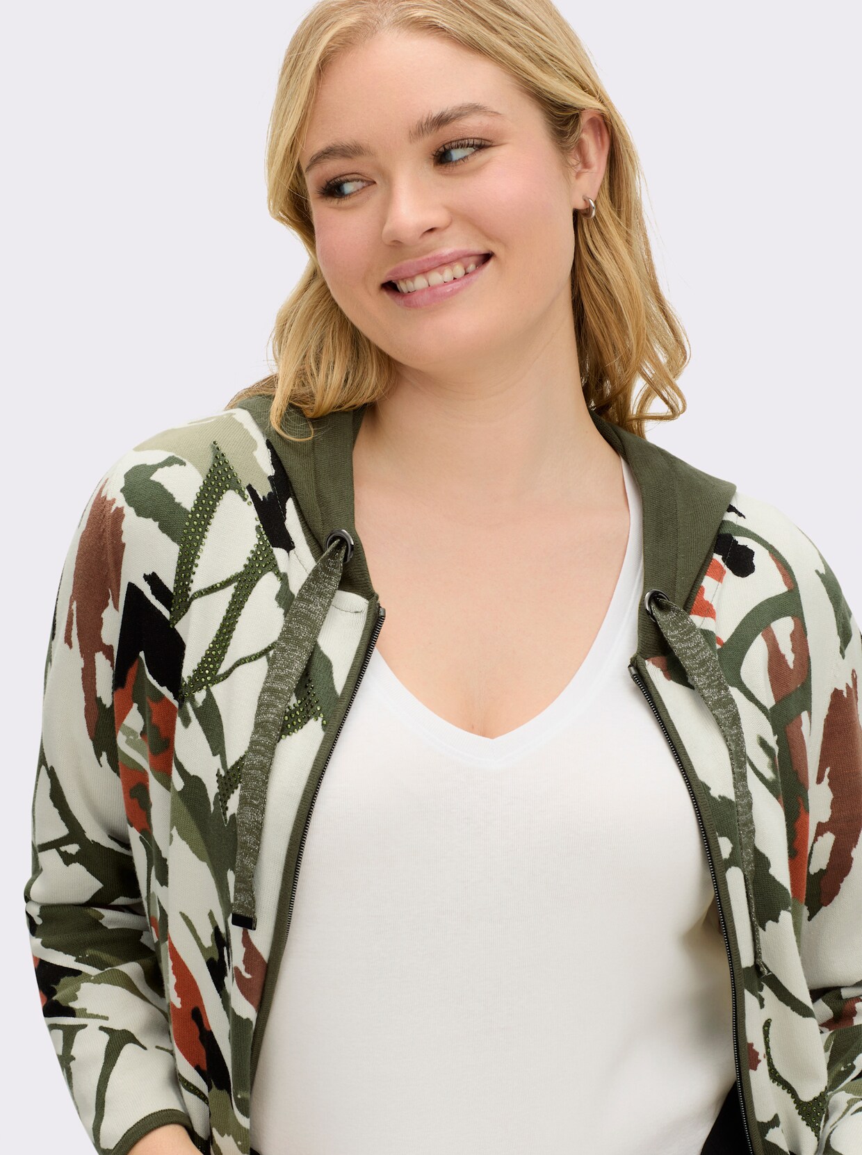 Kapuzenstrickjacke mit Druck und Glitzersteinchen - champagner-khaki-bedruckt