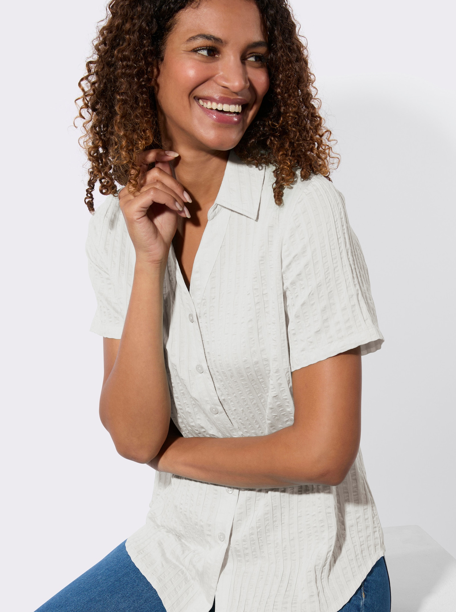 Hemdbluse mit weitegebender Falte hinten - weiß-gestreift