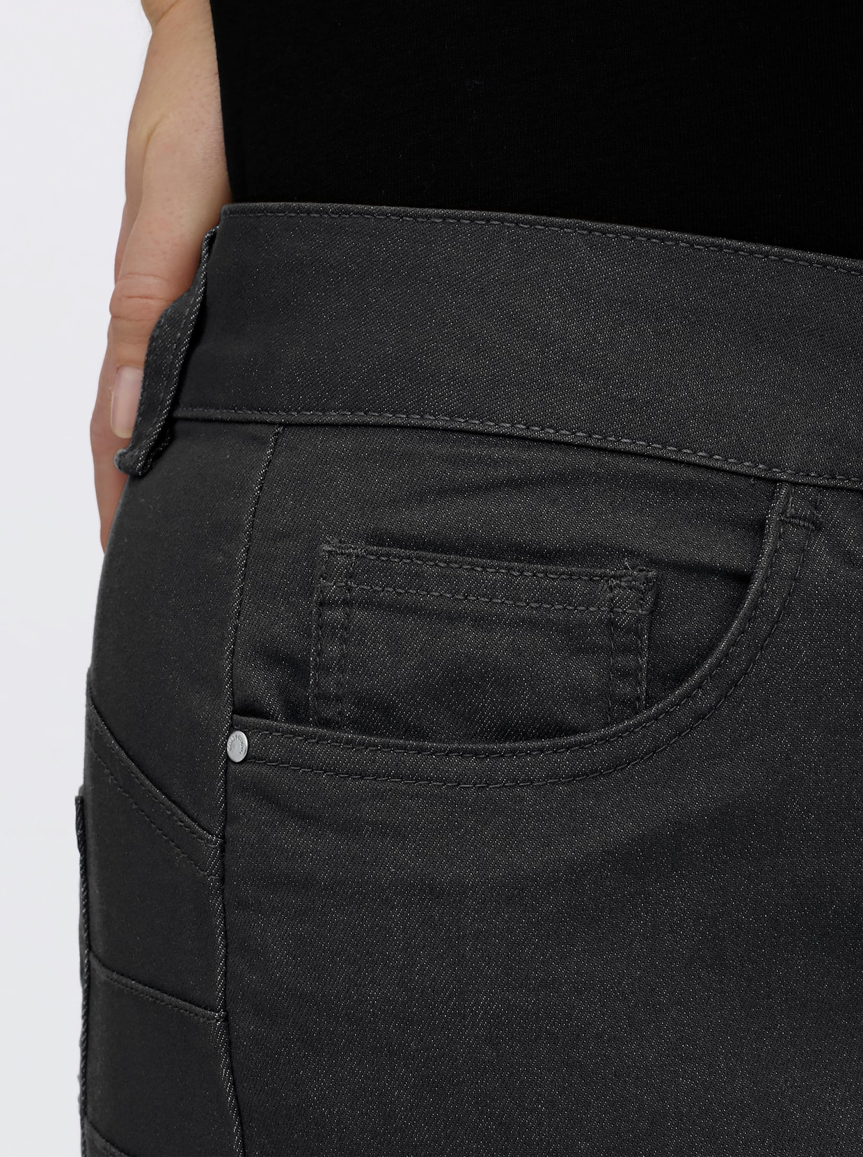 Bootcut-Jeans mit Push-up-Effekt - schwarz