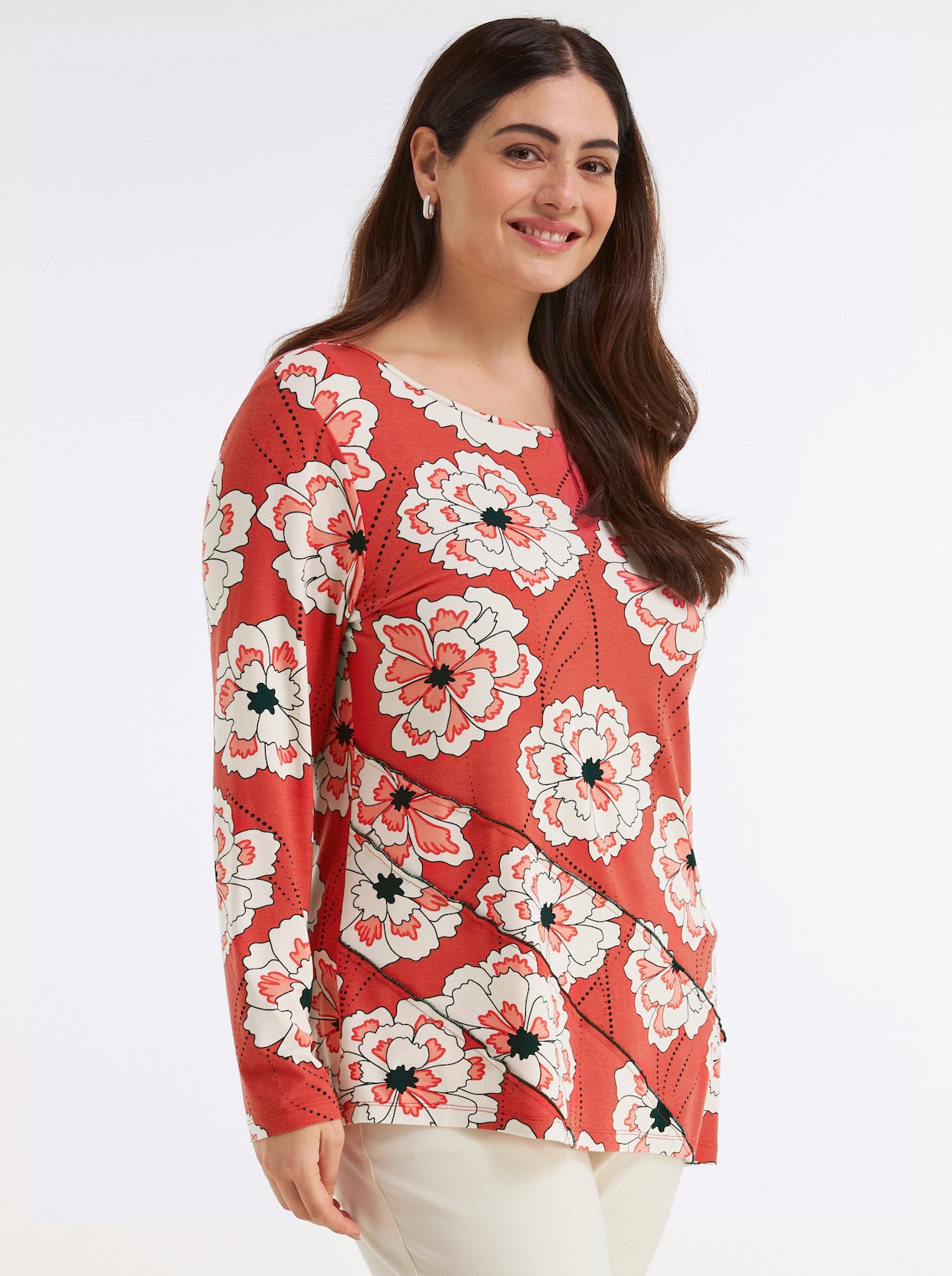 sheego T-shirt long avec ourlet asymétrique - fraise-corail imprimé