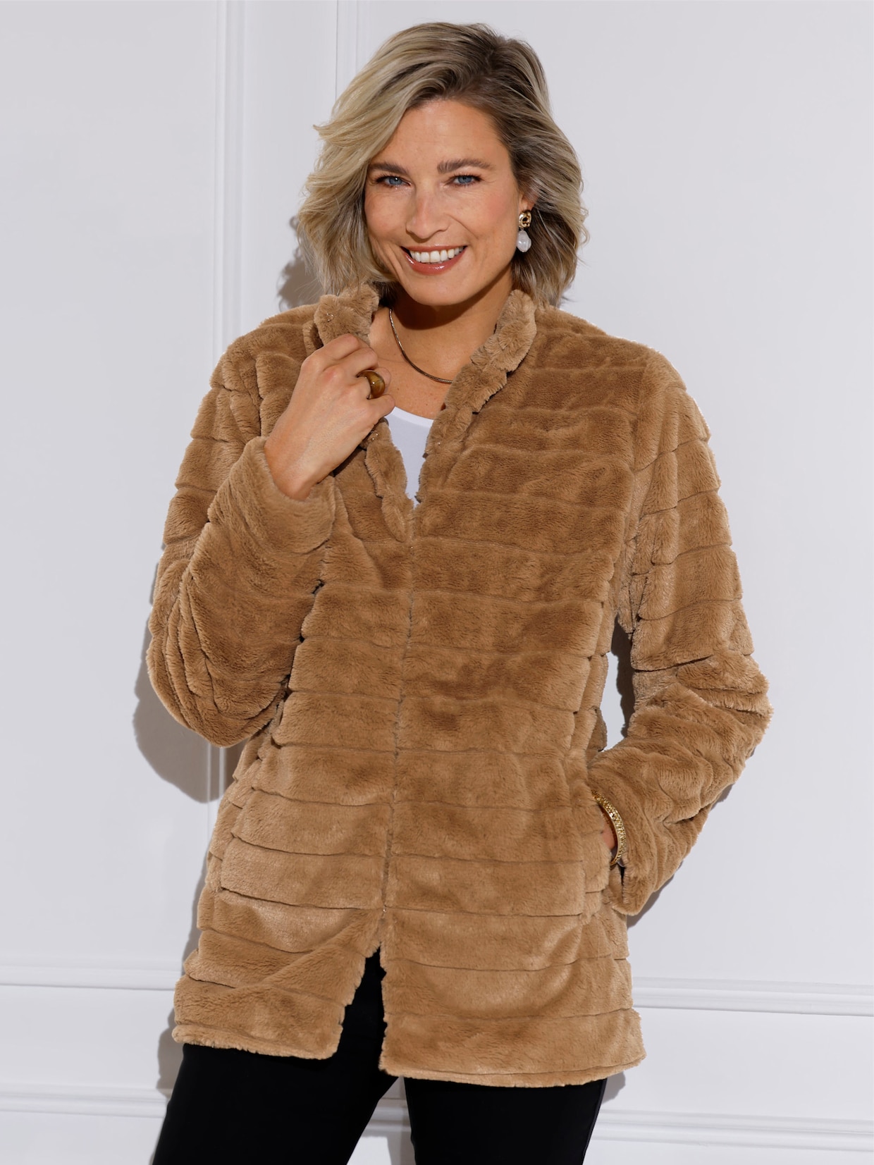Fellimitatjacke mit Hakenverschluss - camel