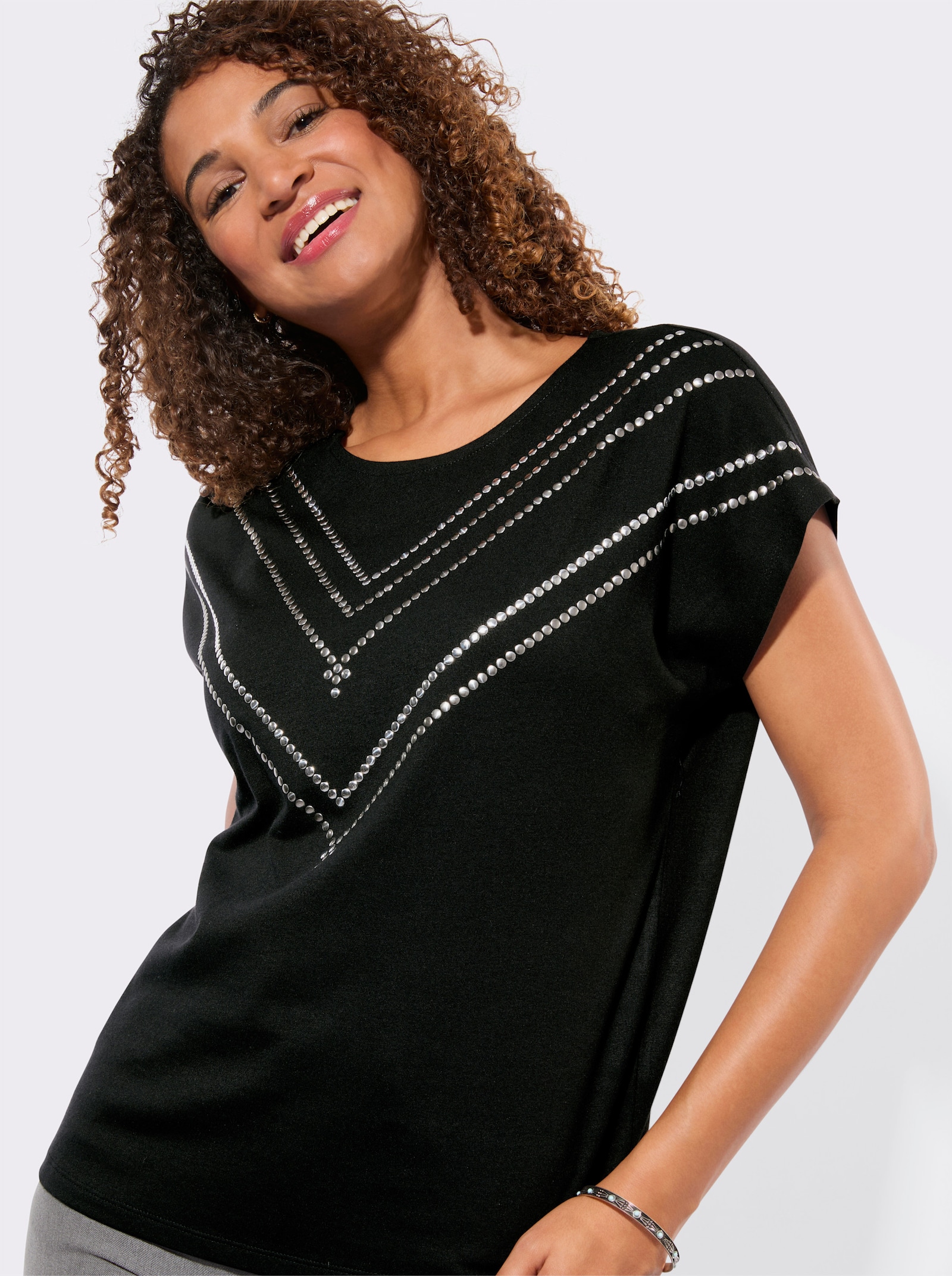 Kurzarmshirt mit Nieten-Verzierung - schwarz