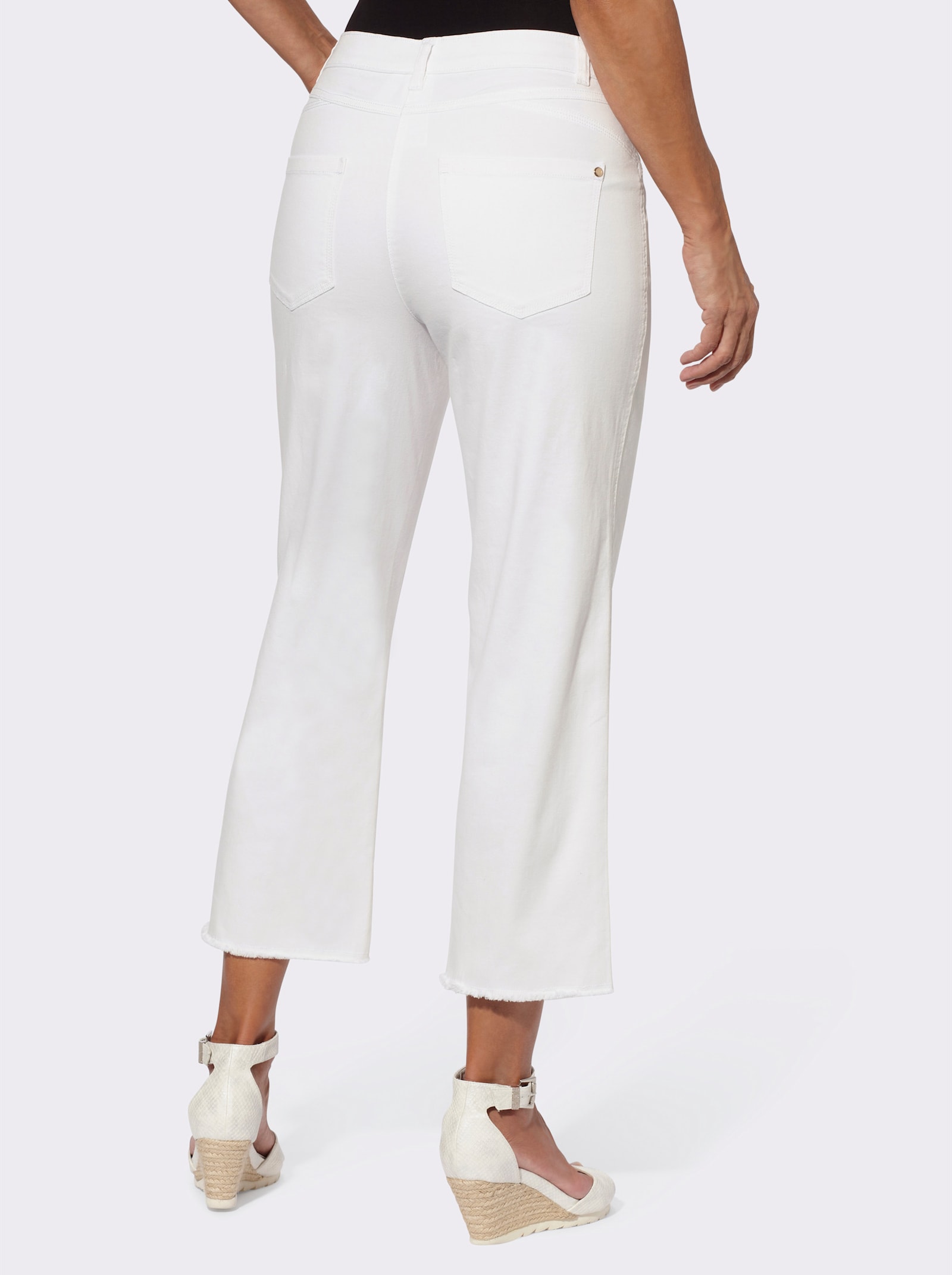 7/8-Jeans mit Fransen am Abschluss - weiß