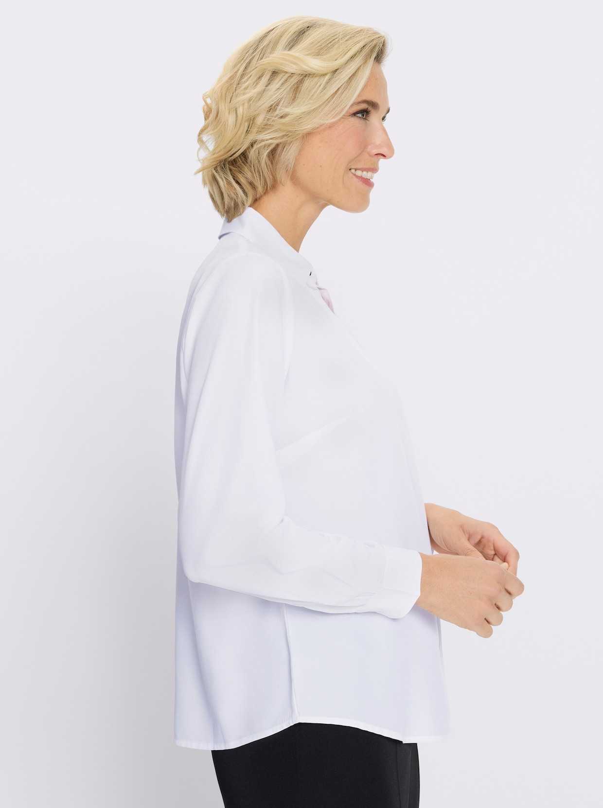 Langarmbluse mit goldfarbener Zierkette - ecru