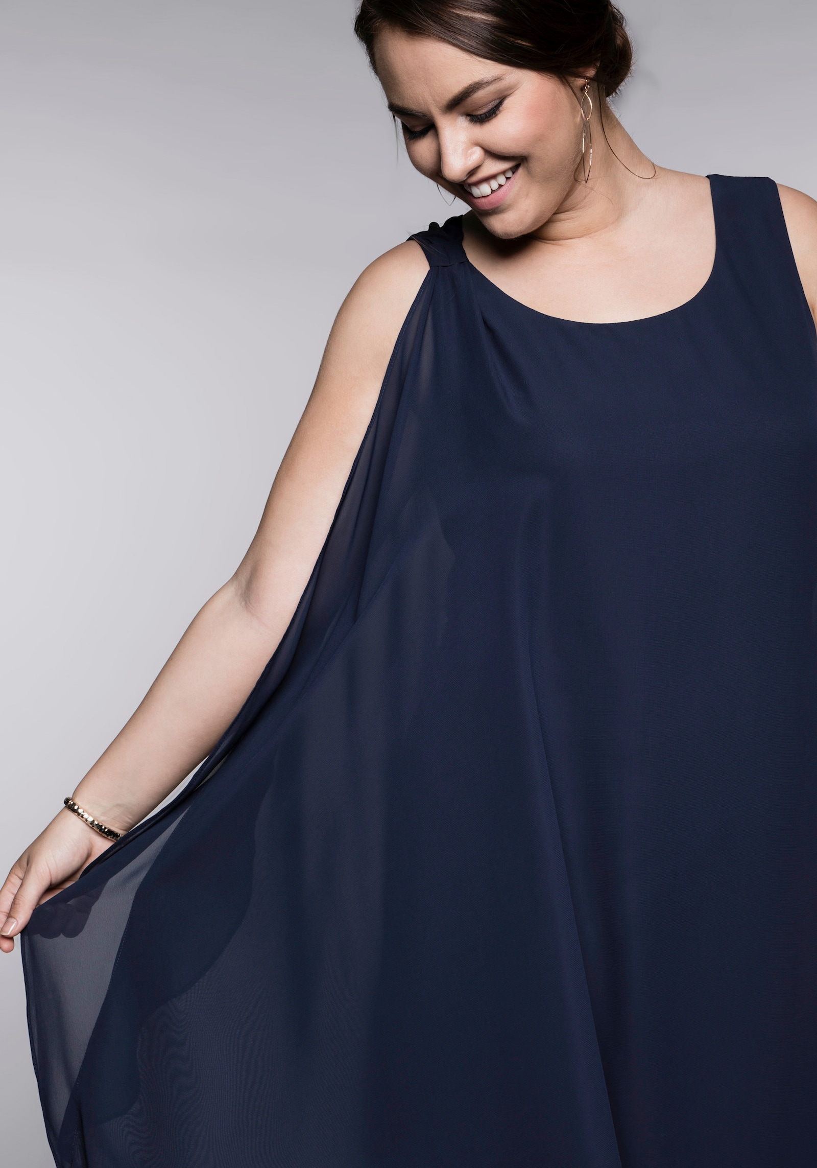 sheego Chiffonkleid in A-Linie, ärmellos - marine