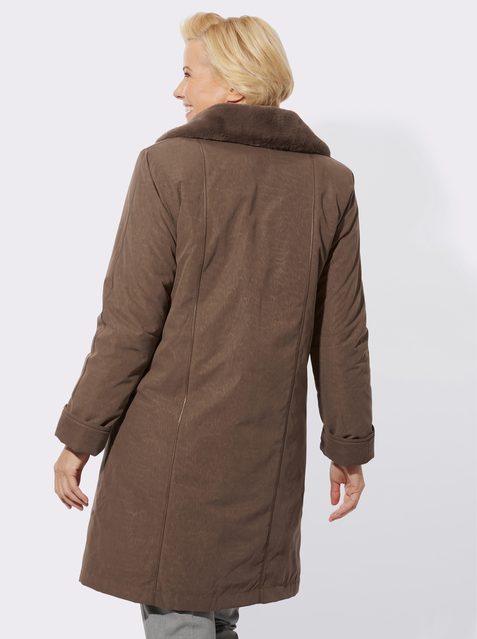 Winterjas met reliëflook en paspels van imitatieleer - chocolade