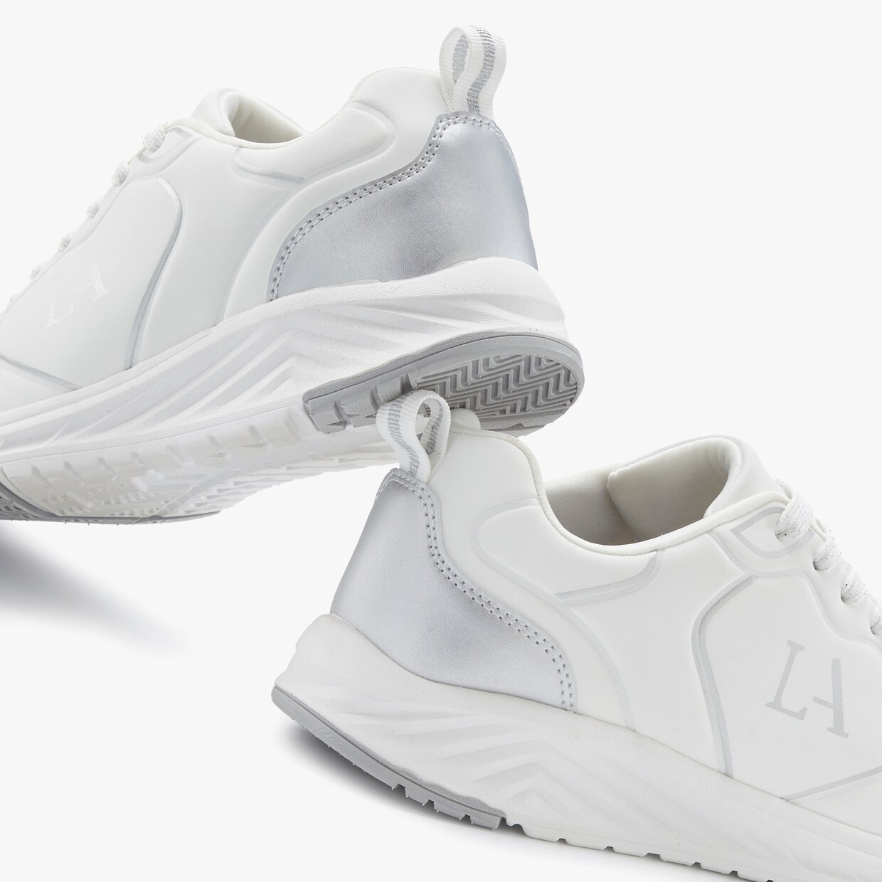 LASCANA Sneaker - weiß/silberfarben