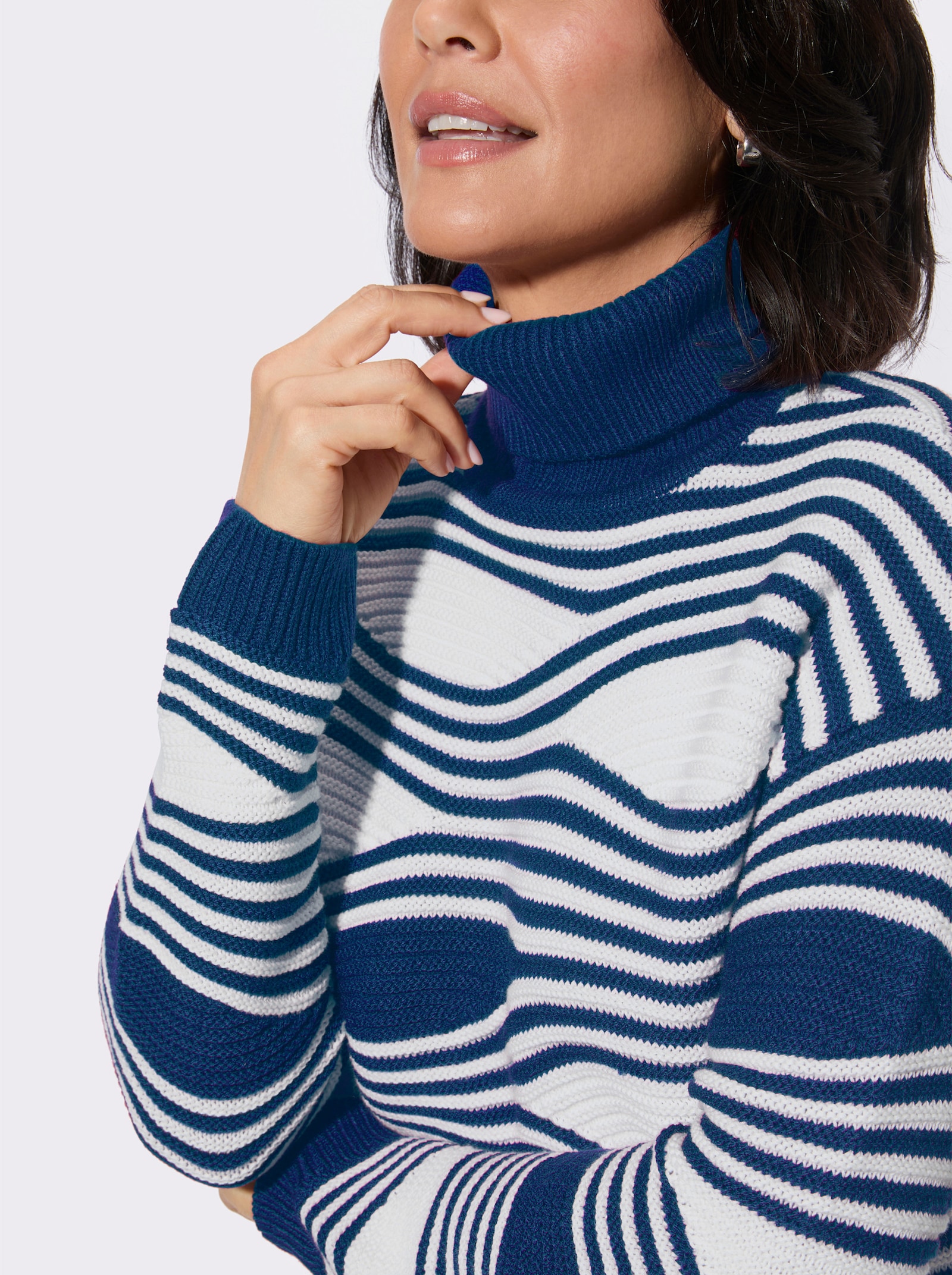 Rollkragenpullover mit Intarsienmuster - royalblau-ecru-gemustert