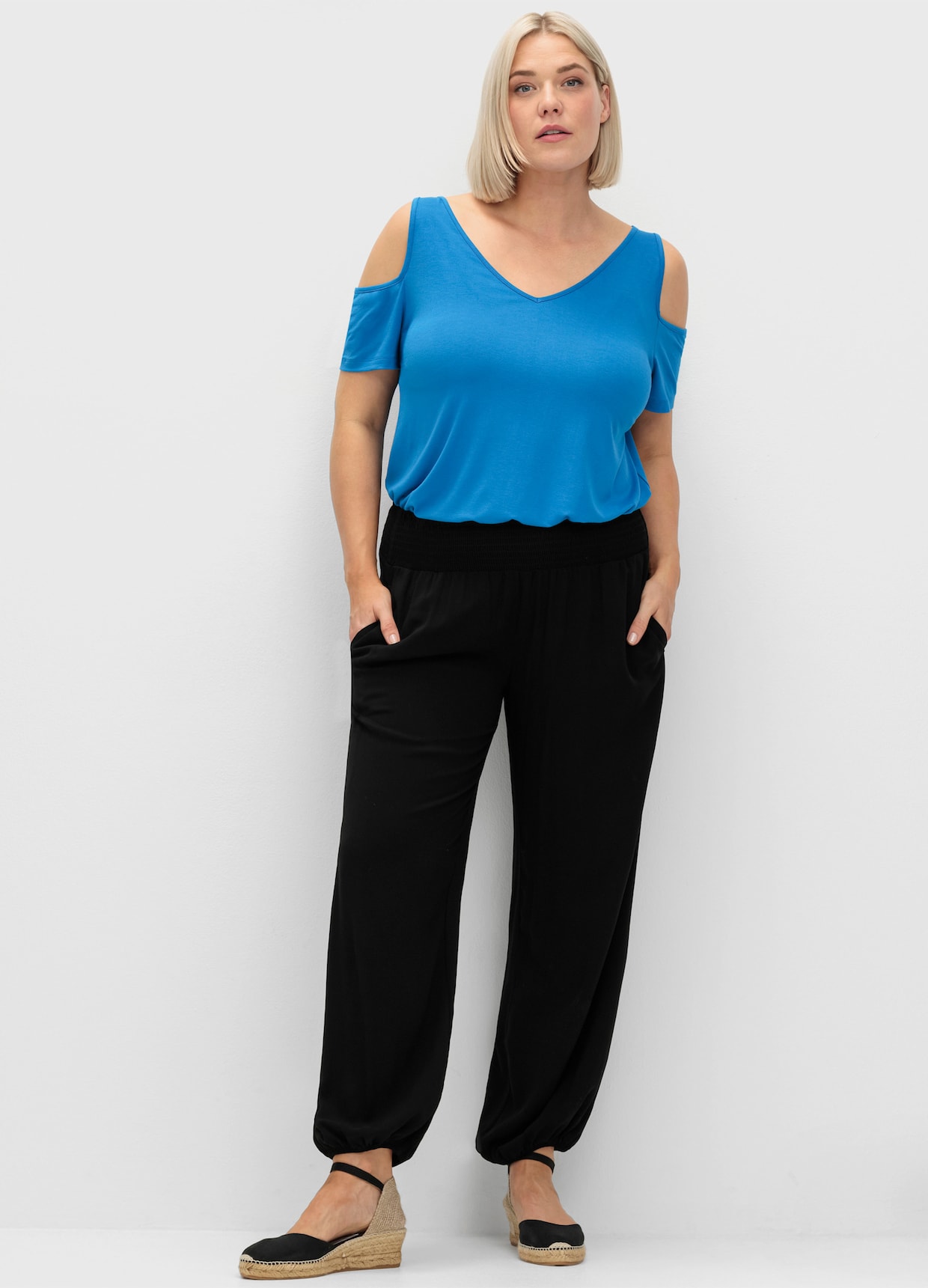 sheego Shirt met V-hals - kobaltblauw