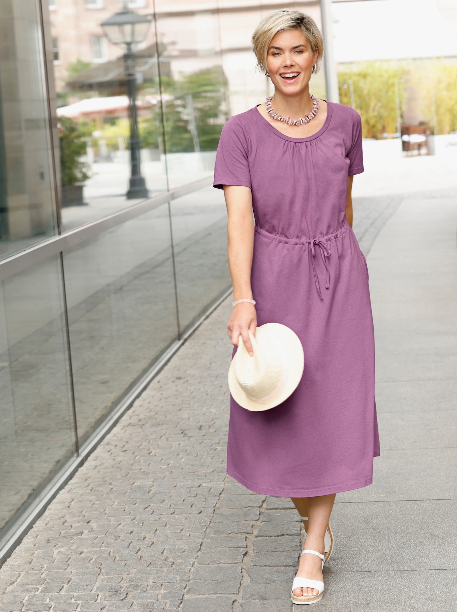 Sommerkleid mit gekräuselte Ausschnitt - violett