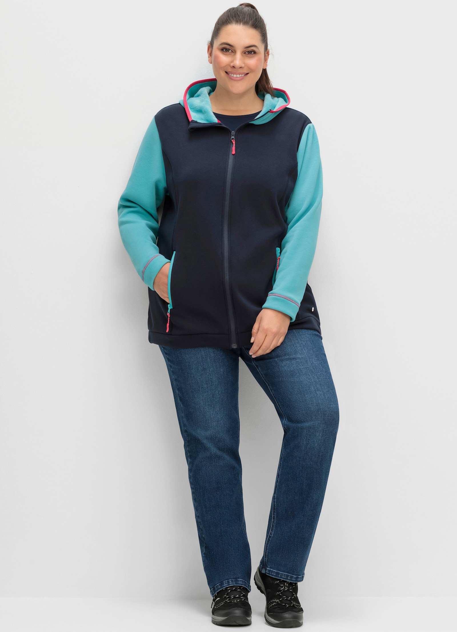 sheego Funktionsjacke in atmungsaktiver Fleece-Qualität - tiefblau
