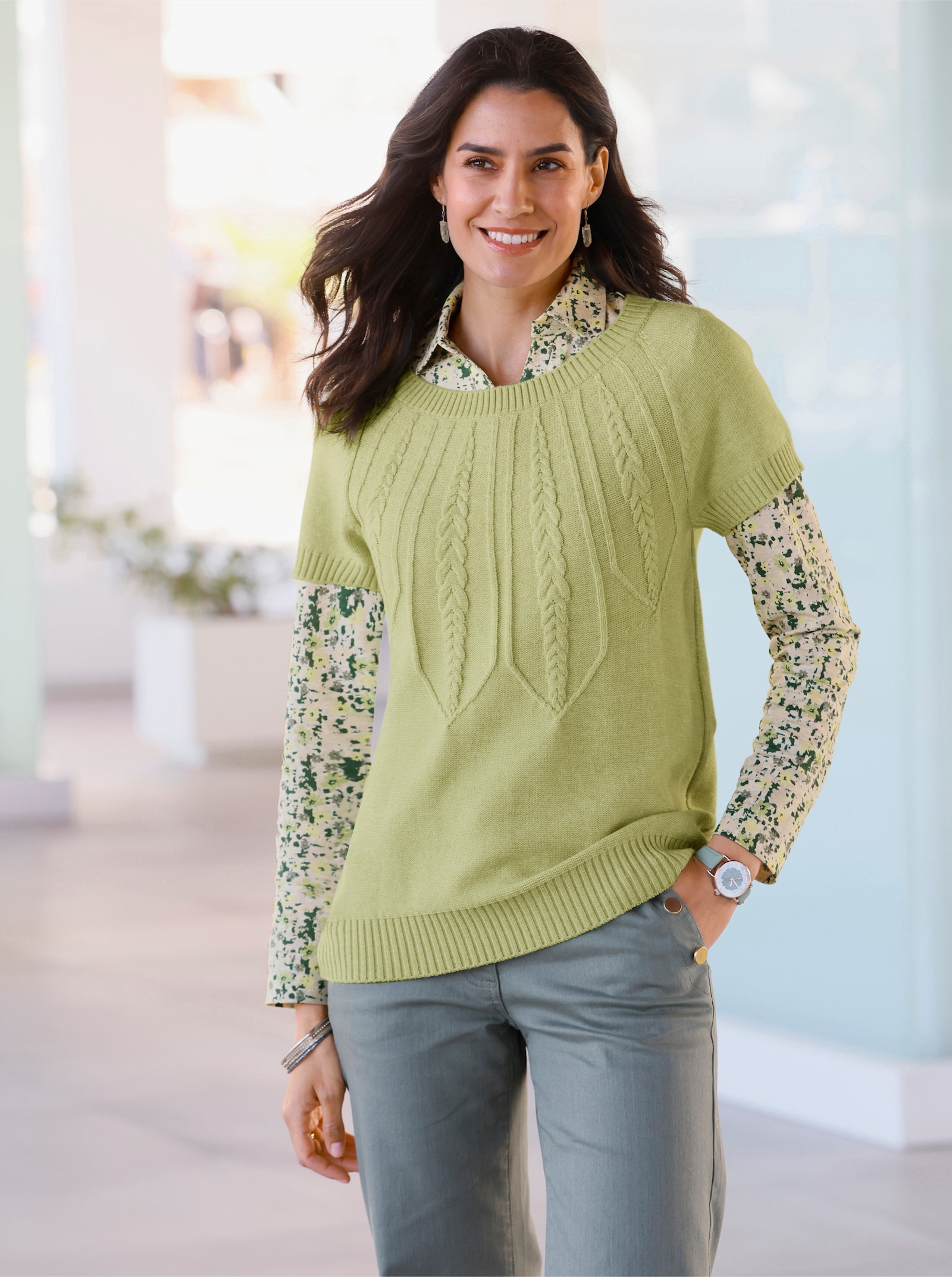 Pullunder im Mustermix vorne - lindgrün-meliert