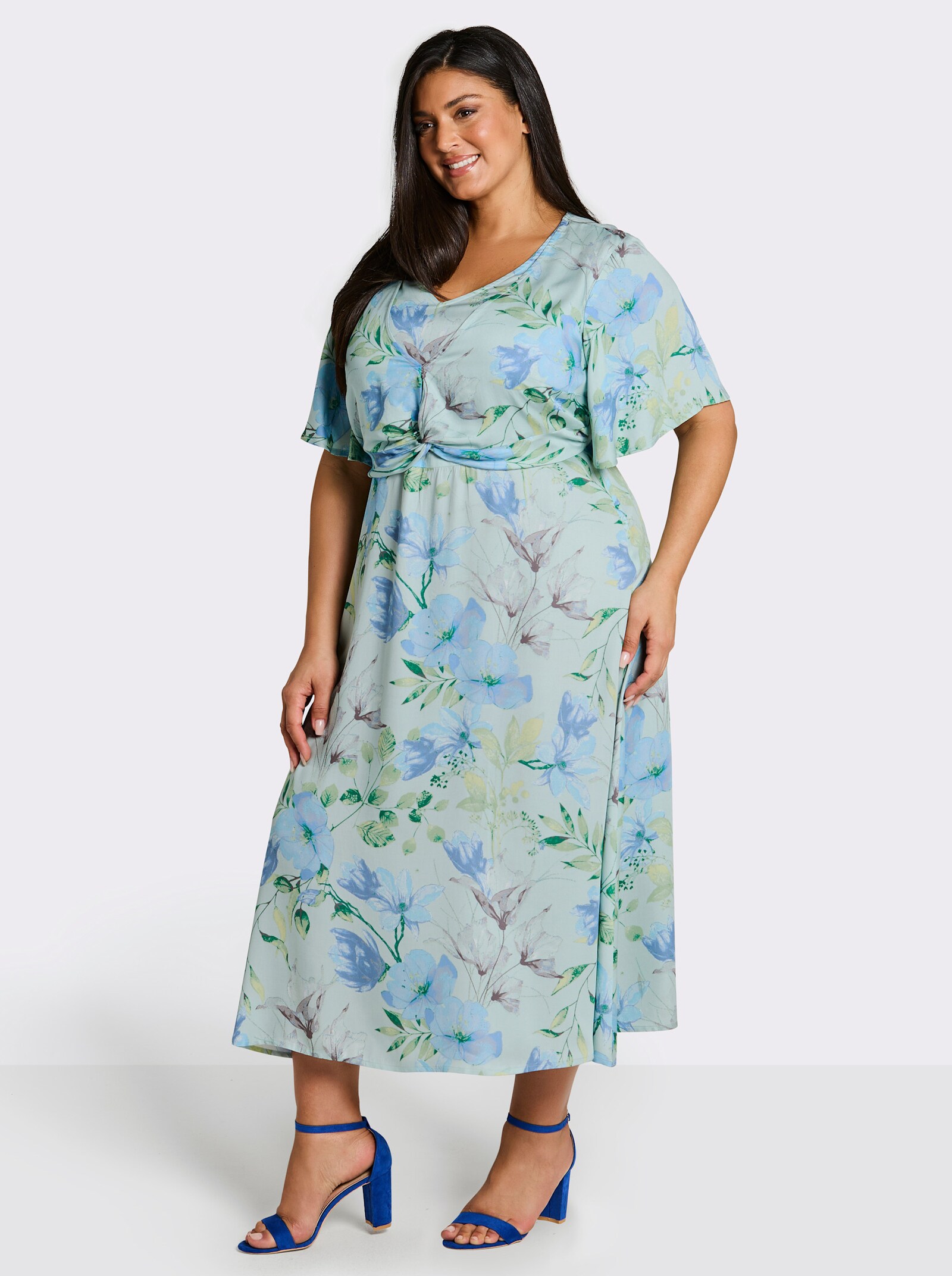 sheego Blumenkleid mit Flügelärmeln und Knotendetail - kalkmint-bleu-bedruckt