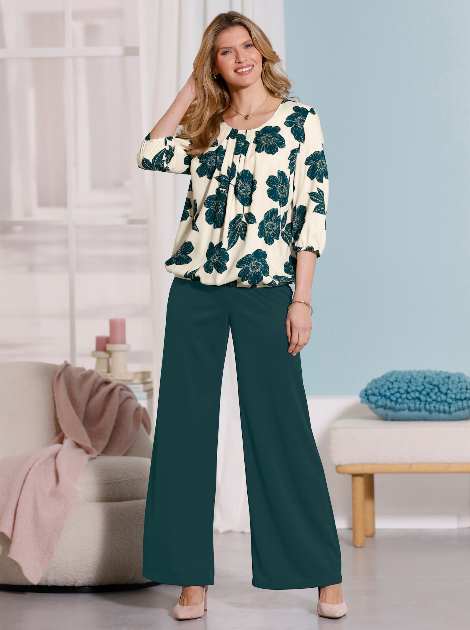 Comfortblouse met grote bloemen - champagner-petrol-bedruckt