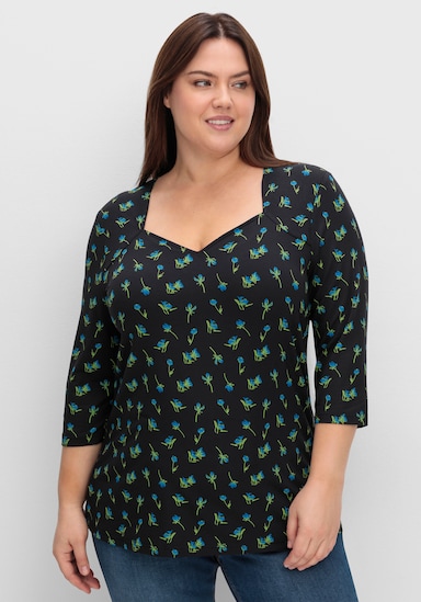 sheego T-Shirt mit Blumenprint und Herzausschnitt - schwarz-gemustert