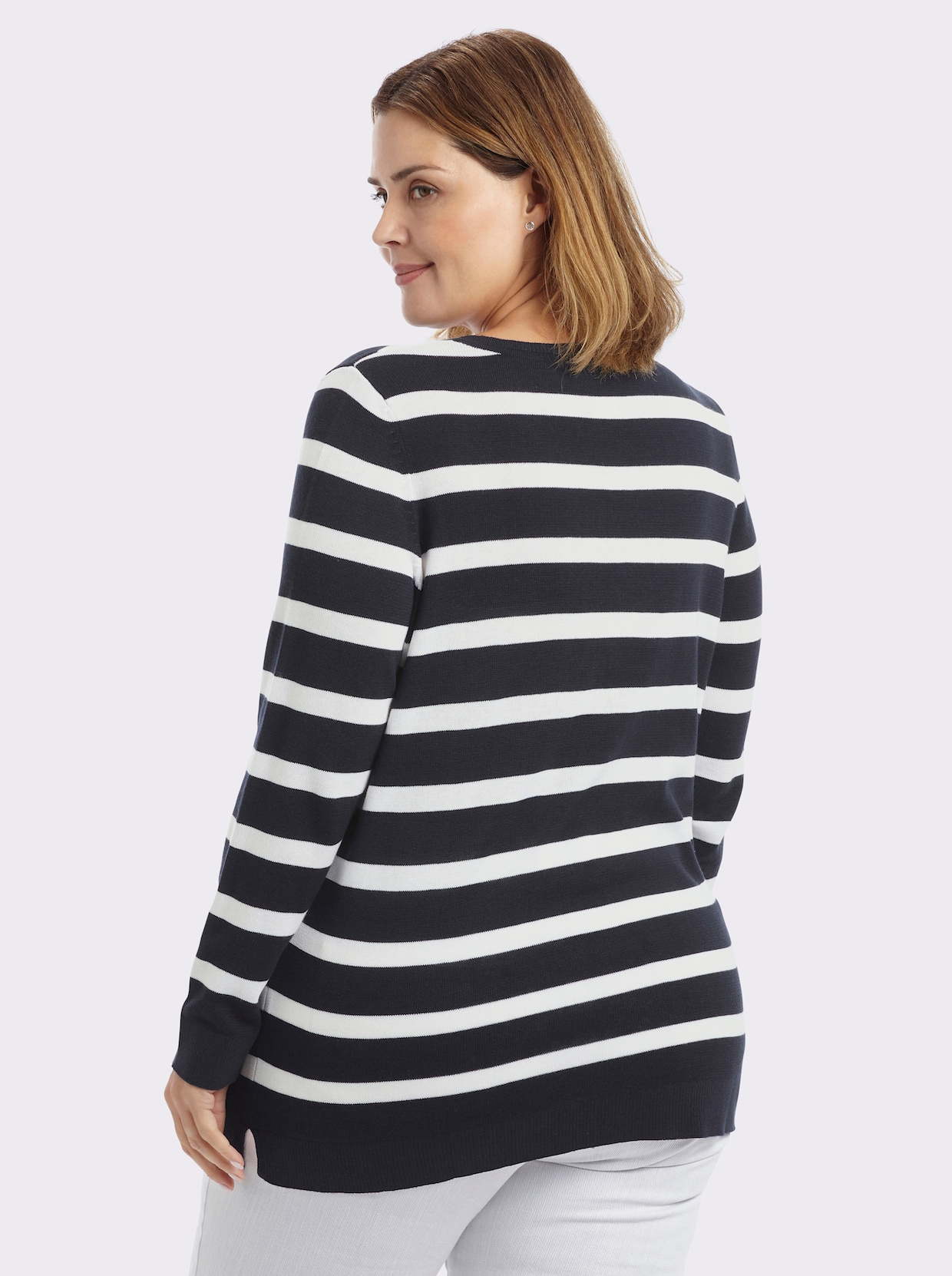 sheego Pull à rayures avec encolure en V - bleu foncé-blanc à rayures fines