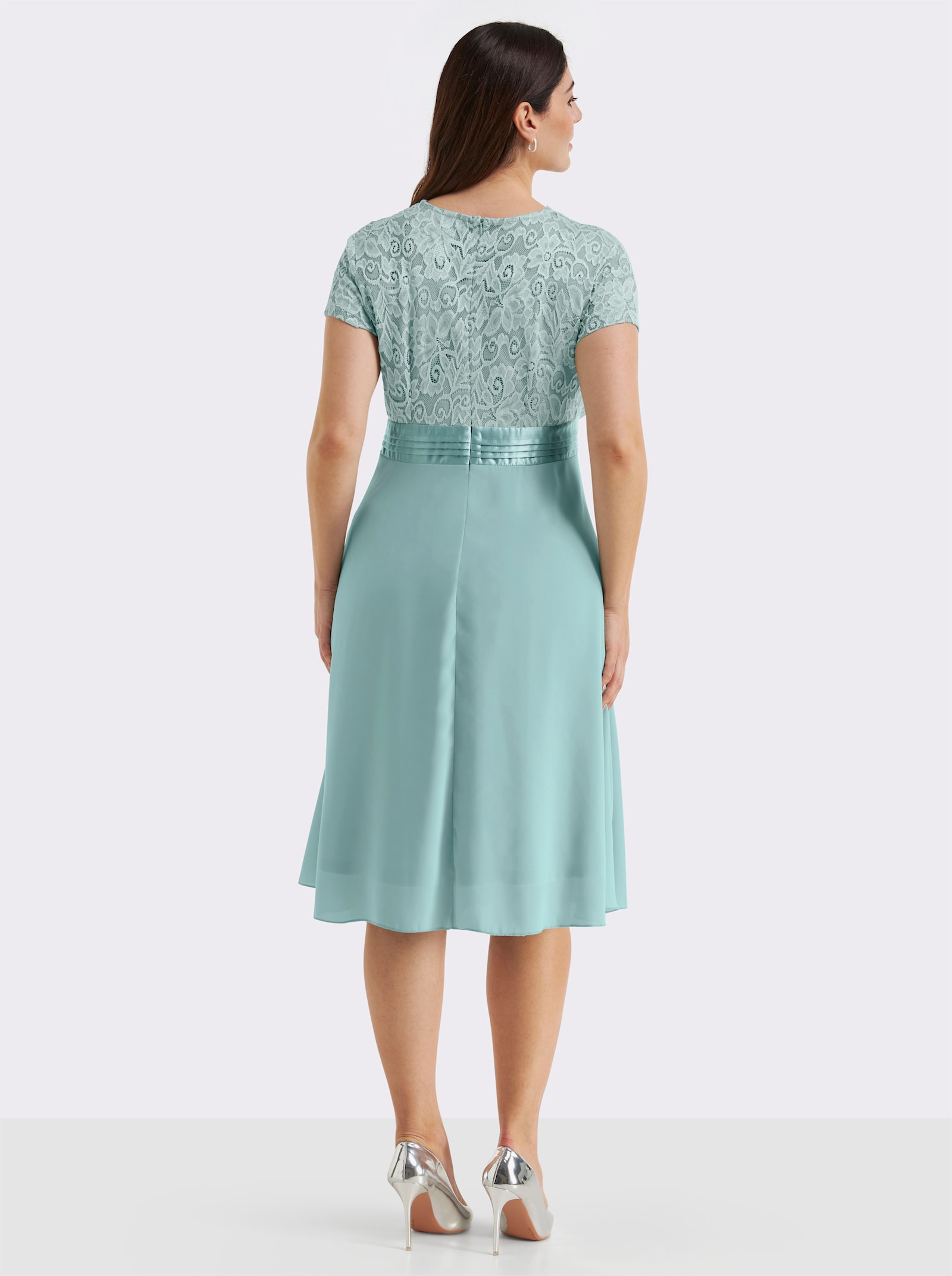 Cocktailkleid mit kunstvollem Spitzeneinsatz - kalkmint