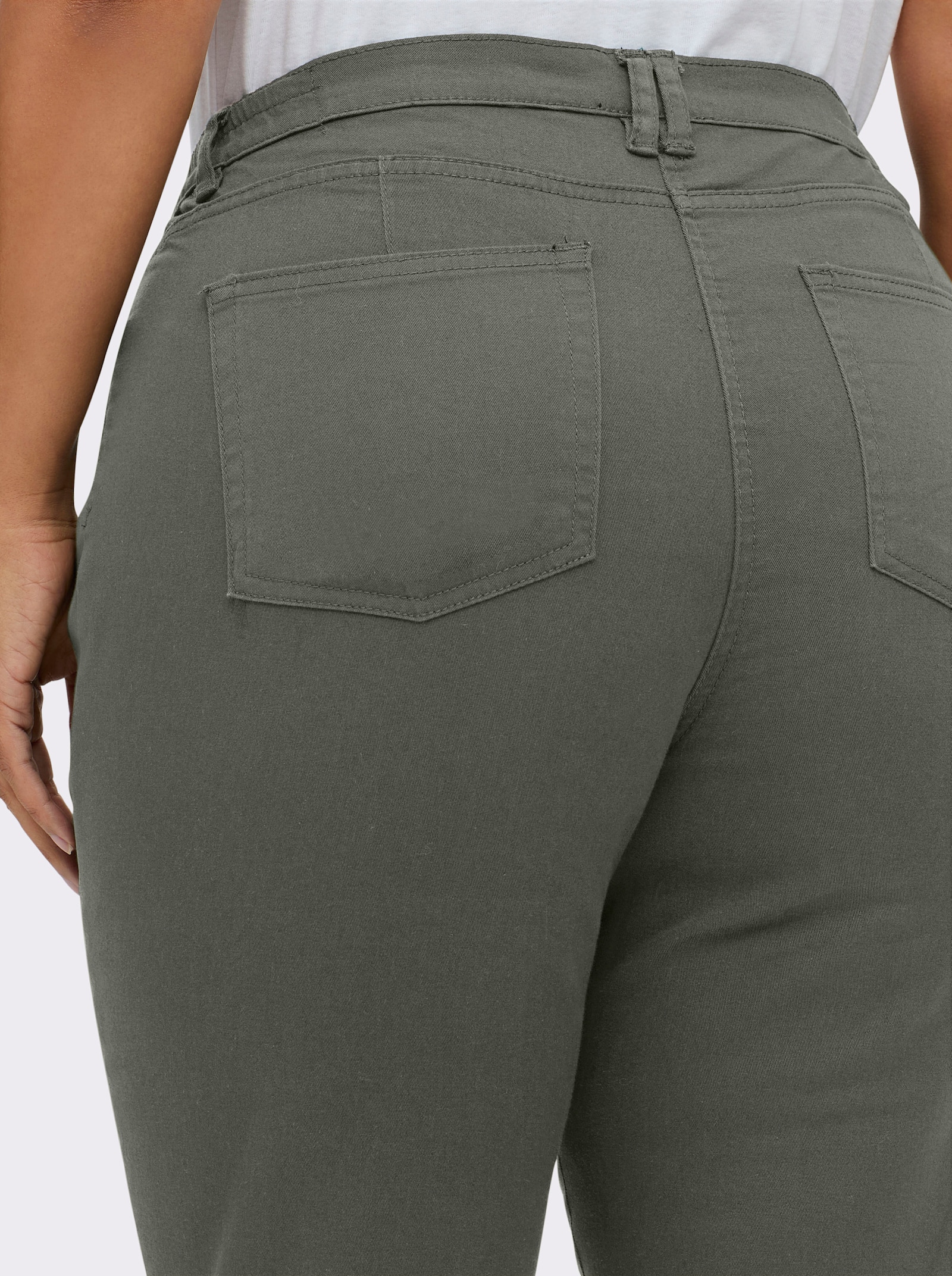 Stretch-Hose mit Nieten an den Taschen - schilf