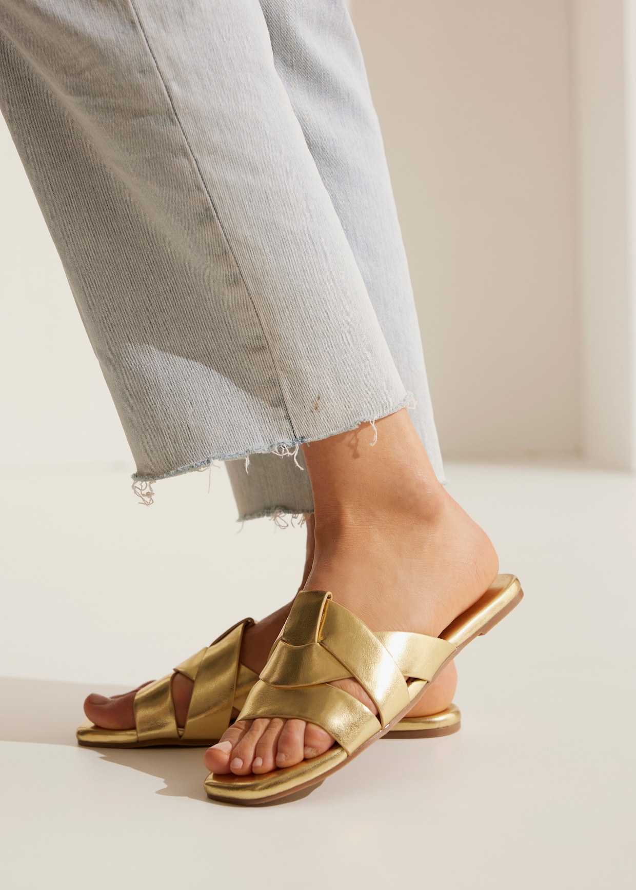 LASCANA slippers - goudkleur