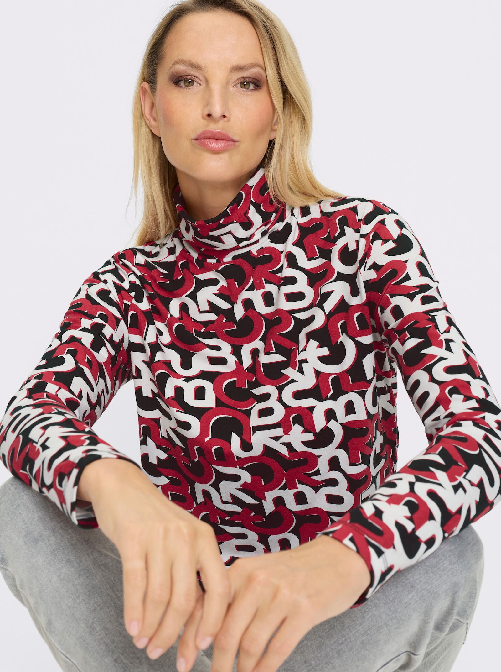 heine Rollkragenshirt mit Buchstaben-Print - schwarz-rot-bedruckt