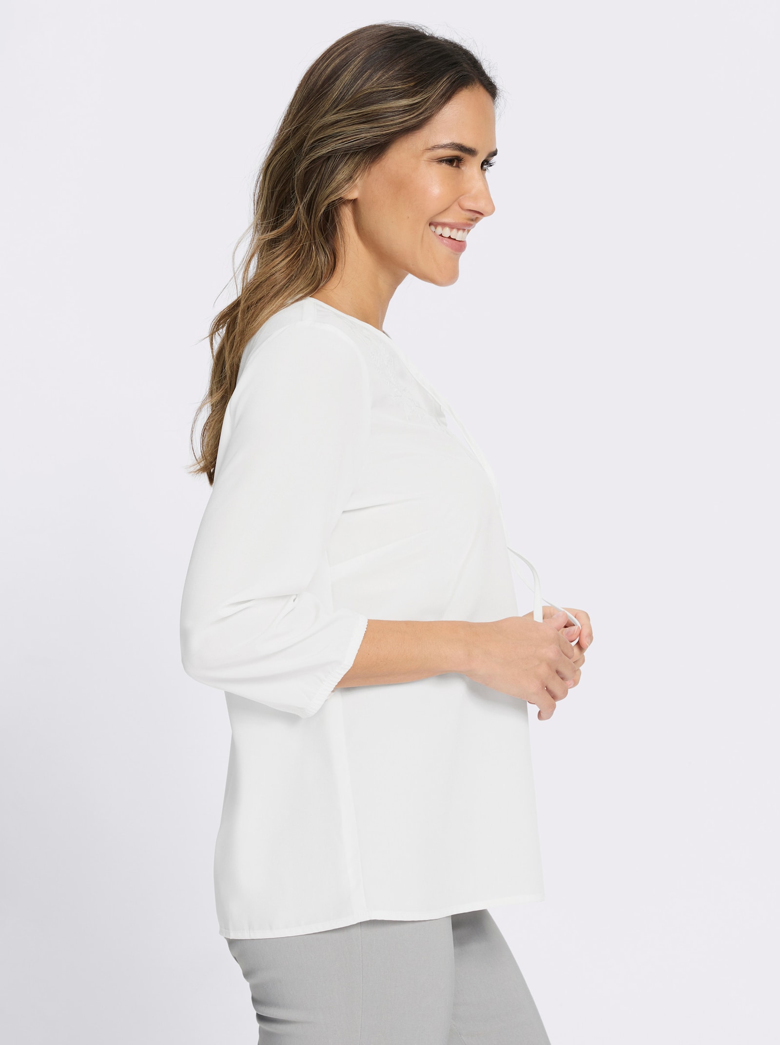 Schlupfbluse mit ton-in-ton-farbener Stickerei - ecru