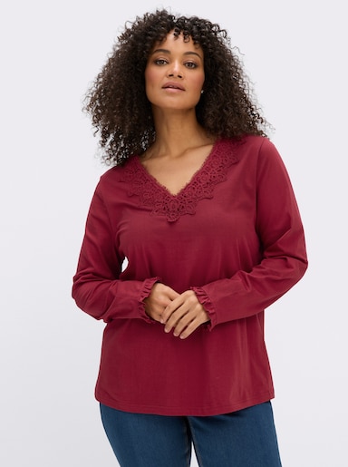 sheego by Joe Browns Langarmshirt mit Spitze am V-Ausschnitt - kirsche