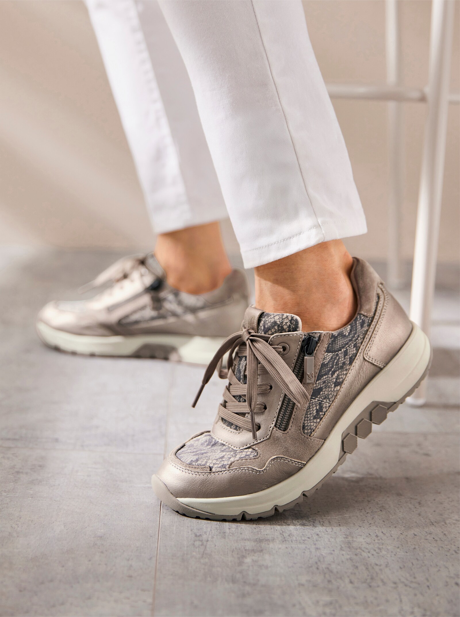 Caprice Sneaker mit Schrittdämpfung - taupe