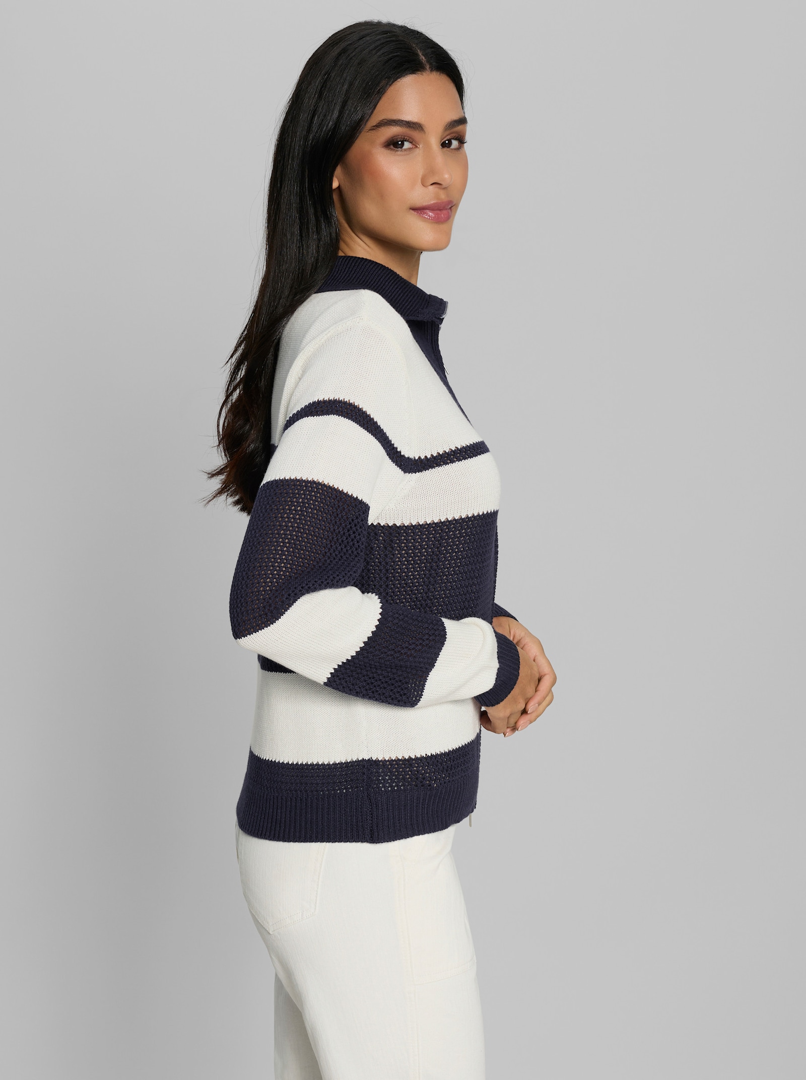 heine Strickjacke mit Ajour-Einsätzen - marine-ecru-gemustert
