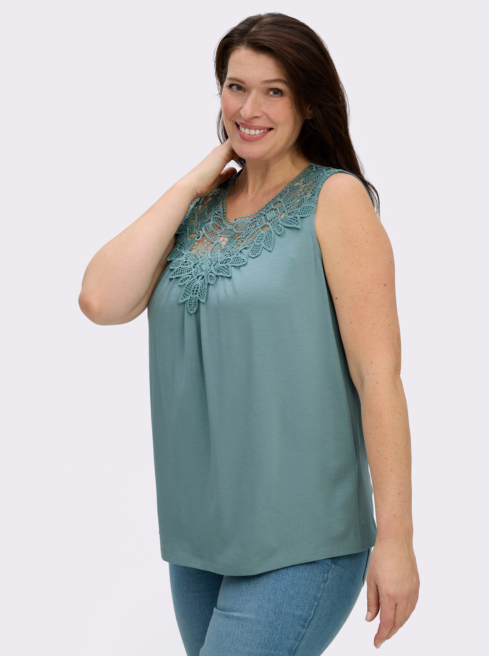 Shirttop mit Spitze am Ausschnitt - jade