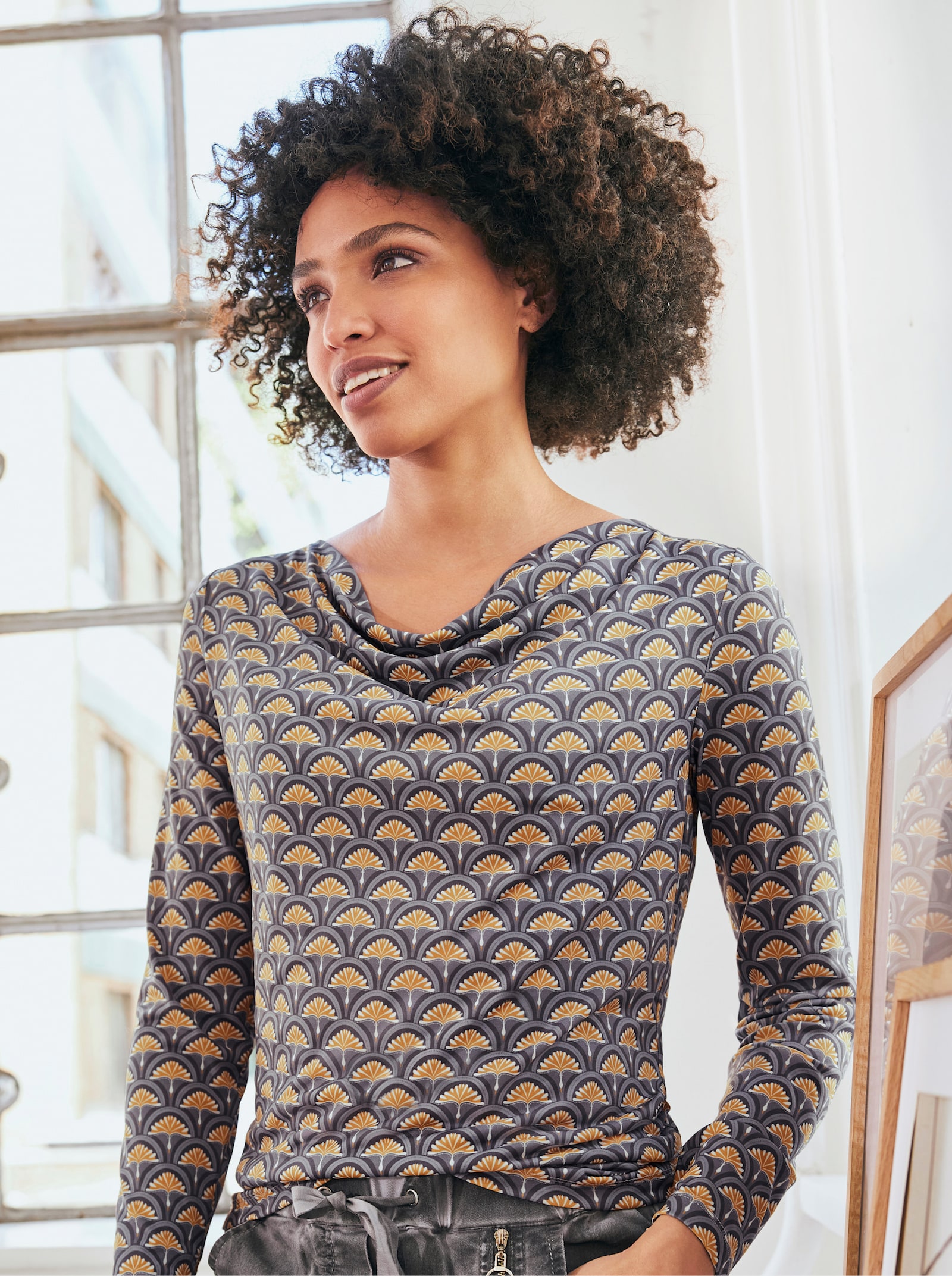 heine Wasserfallshirt mit langen Armen - steingrau-ocker-bedruckt